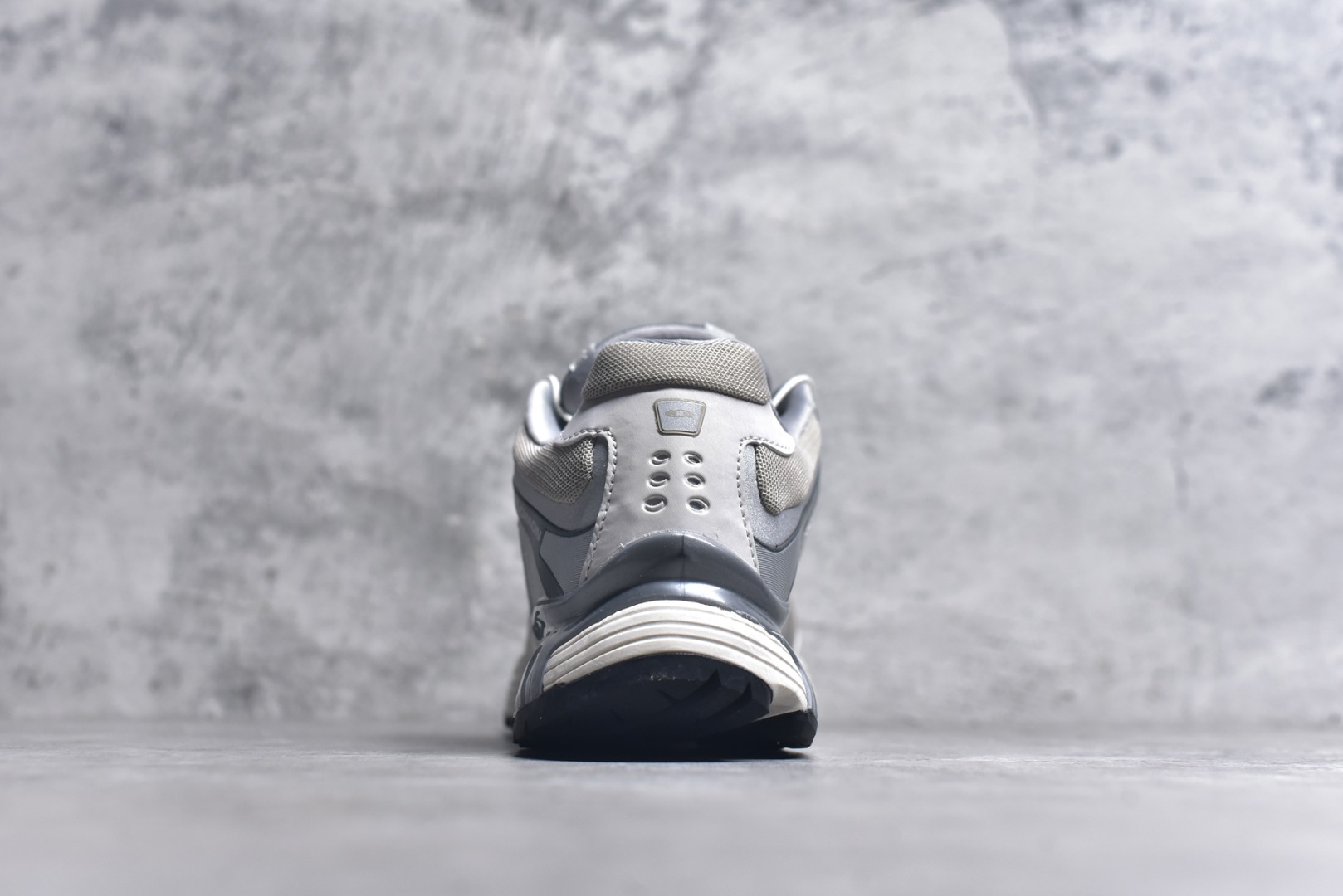 图片[5]-#SALOMON萨洛蒙 XT-WHISPER 时尚 舒适減震防滑耐磨 低帮跑步鞋 鞋面采用SENSIFIT贴合技术 全方位贴合包裹脚型 鞋跟部鞋底牵引设计 提供强大的抓地性能 更适应野外崎岖不平的道路 其3D ADVANCED CHASSIS底盘 材料轻量大化 钉齿设计更具稳定性、防护性 鞋底易磨损区运用CONTAGRIP高耐磨材料 应对城市硬质路面长距离跑考验 货号：478014-26 尺码：36 36.5 37.5 38 38.5 39 40 40.5 41 42 42.5 43 44 45-选品中心