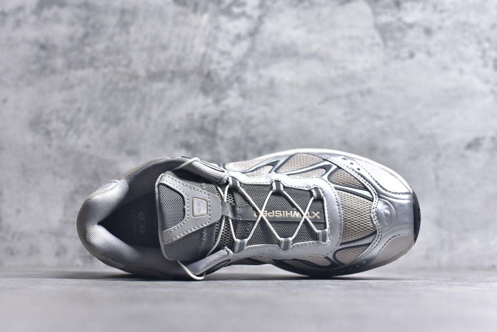 图片[4]-#SALOMON萨洛蒙 XT-WHISPER 时尚 舒适減震防滑耐磨 低帮跑步鞋 鞋面采用SENSIFIT贴合技术 全方位贴合包裹脚型 鞋跟部鞋底牵引设计 提供强大的抓地性能 更适应野外崎岖不平的道路 其3D ADVANCED CHASSIS底盘 材料轻量大化 钉齿设计更具稳定性、防护性 鞋底易磨损区运用CONTAGRIP高耐磨材料 应对城市硬质路面长距离跑考验 货号：478014-26 尺码：36 36.5 37.5 38 38.5 39 40 40.5 41 42 42.5 43 44 45-选品中心