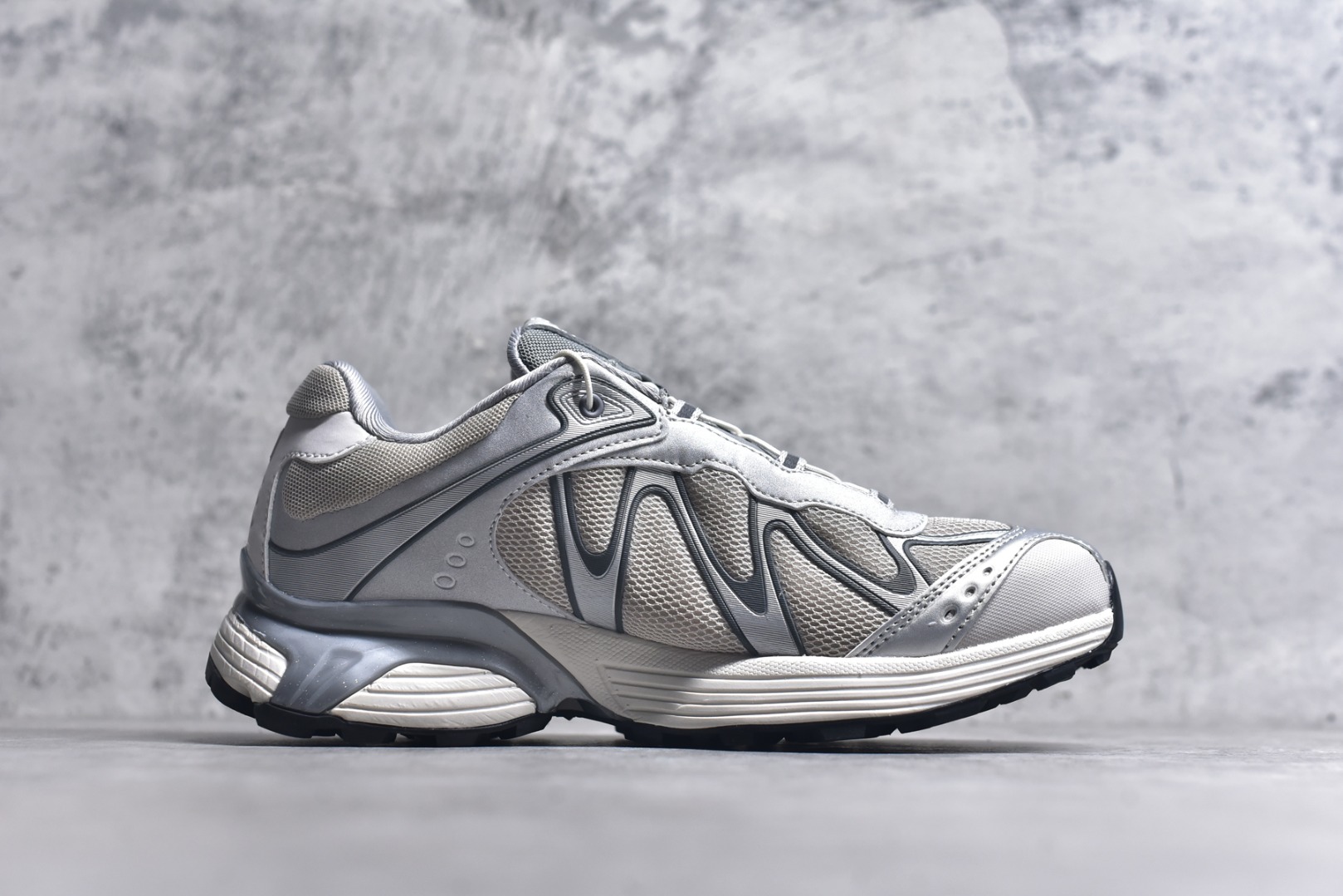 图片[3]-#SALOMON萨洛蒙 XT-WHISPER 时尚 舒适減震防滑耐磨 低帮跑步鞋 鞋面采用SENSIFIT贴合技术 全方位贴合包裹脚型 鞋跟部鞋底牵引设计 提供强大的抓地性能 更适应野外崎岖不平的道路 其3D ADVANCED CHASSIS底盘 材料轻量大化 钉齿设计更具稳定性、防护性 鞋底易磨损区运用CONTAGRIP高耐磨材料 应对城市硬质路面长距离跑考验 货号：478014-26 尺码：36 36.5 37.5 38 38.5 39 40 40.5 41 42 42.5 43 44 45-选品中心