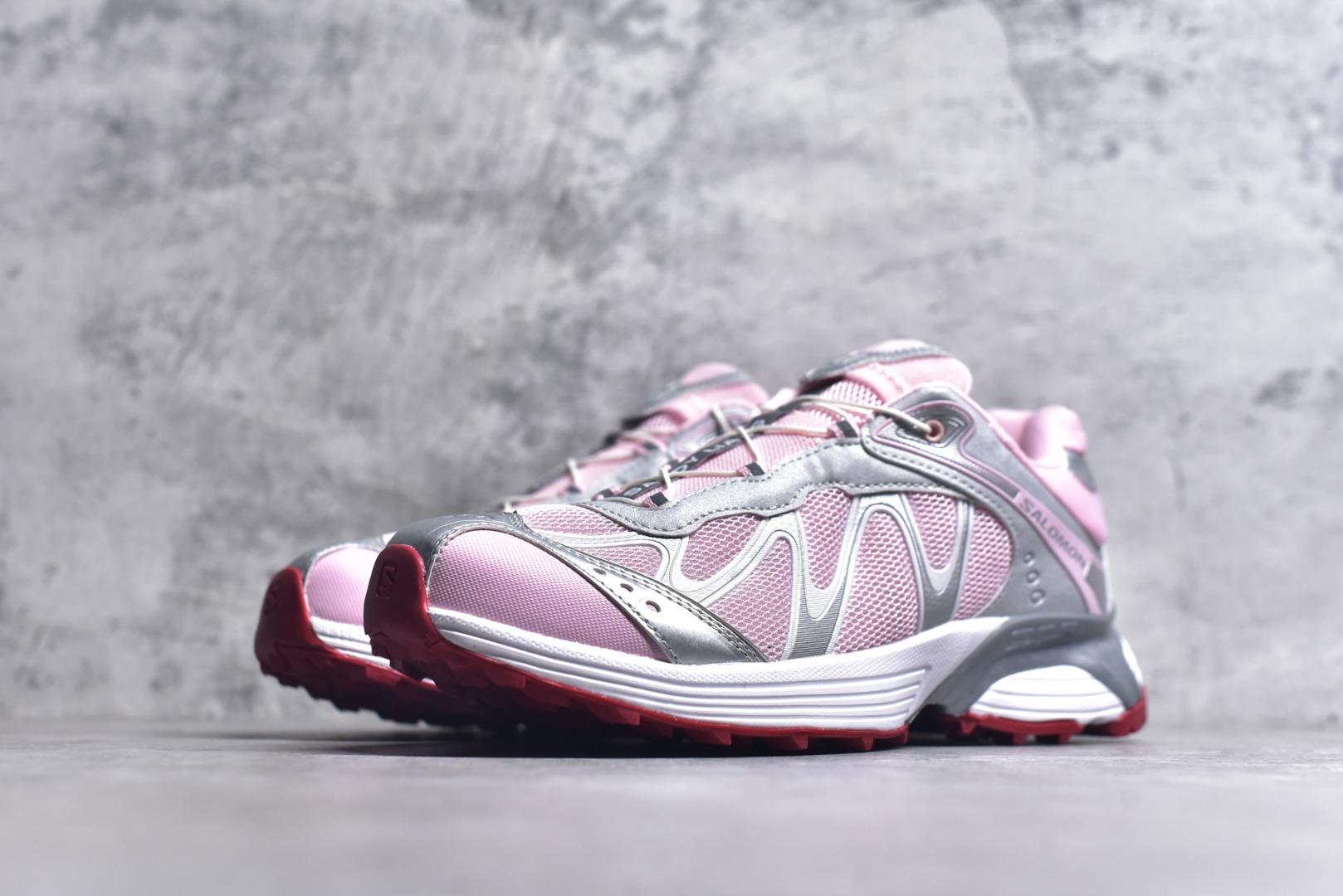 图片[2]-#SALOMON萨洛蒙 XT-WHISPER 时尚 舒适減震防滑耐磨 低帮跑步鞋 鞋面采用SENSIFIT贴合技术 全方位贴合包裹脚型 鞋跟部鞋底牵引设计 提供强大的抓地性能 更适应野外崎岖不平的道路 其3D ADVANCED CHASSIS底盘 材料轻量大化 钉齿设计更具稳定性、防护性 鞋底易磨损区运用CONTAGRIP高耐磨材料 应对城市硬质路面长距离跑考验 货号：478463-20 尺码：36 36.5 37.5 38 38.5 39 40 40.5 41 42 42.5 43 44 45-选品中心
