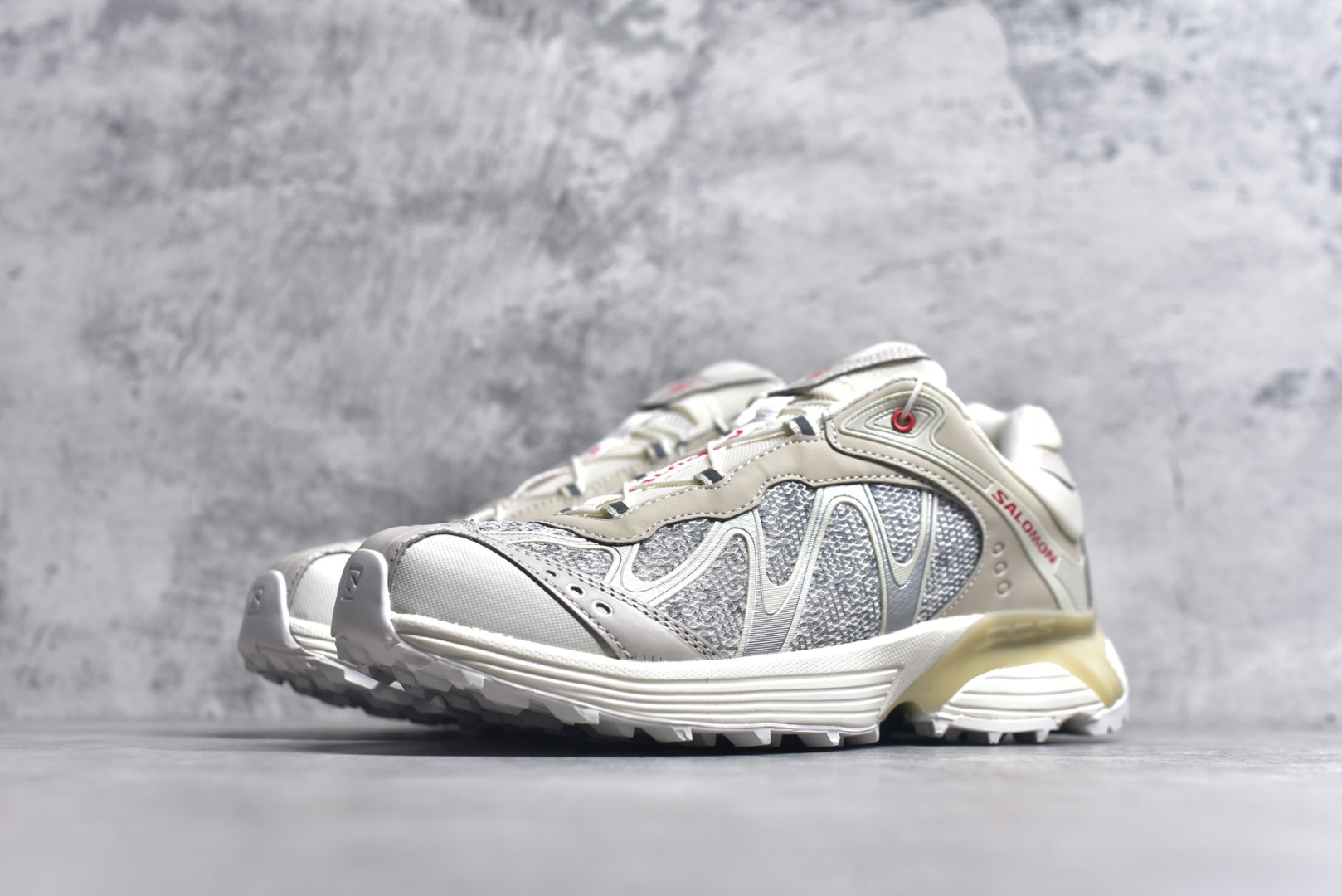 图片[2]-#SALOMON萨洛蒙 XT-WHISPER 时尚 舒适減震防滑耐磨 低帮跑步鞋 鞋面采用SENSIFIT贴合技术 全方位贴合包裹脚型 鞋跟部鞋底牵引设计 提供强大的抓地性能 更适应野外崎岖不平的道路 其3D ADVANCED CHASSIS底盘 材料轻量大化 钉齿设计更具稳定性、防护性 鞋底易磨损区运用CONTAGRIP高耐磨材料 应对城市硬质路面长距离跑考验 货号：478479-20 尺码：36 36.5 37.5 38 38.5 39 40 40.5 41 42 42.5 43 44 45-选品中心