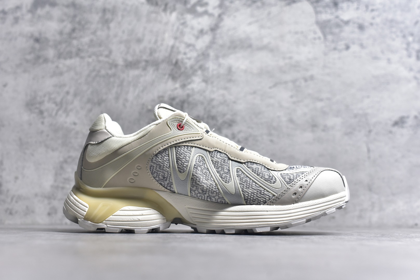 图片[3]-#SALOMON萨洛蒙 XT-WHISPER 时尚 舒适減震防滑耐磨 低帮跑步鞋 鞋面采用SENSIFIT贴合技术 全方位贴合包裹脚型 鞋跟部鞋底牵引设计 提供强大的抓地性能 更适应野外崎岖不平的道路 其3D ADVANCED CHASSIS底盘 材料轻量大化 钉齿设计更具稳定性、防护性 鞋底易磨损区运用CONTAGRIP高耐磨材料 应对城市硬质路面长距离跑考验 货号：478479-20 尺码：36 36.5 37.5 38 38.5 39 40 40.5 41 42 42.5 43 44 45-选品中心