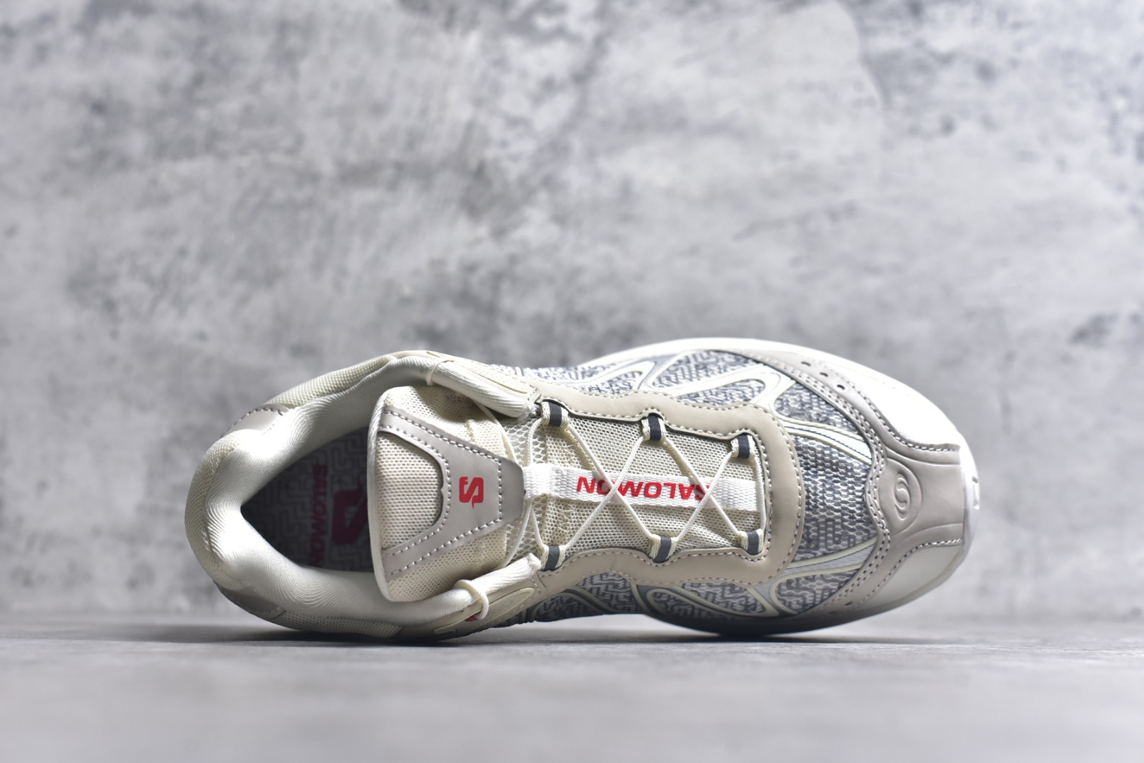 图片[4]-#SALOMON萨洛蒙 XT-WHISPER 时尚 舒适減震防滑耐磨 低帮跑步鞋 鞋面采用SENSIFIT贴合技术 全方位贴合包裹脚型 鞋跟部鞋底牵引设计 提供强大的抓地性能 更适应野外崎岖不平的道路 其3D ADVANCED CHASSIS底盘 材料轻量大化 钉齿设计更具稳定性、防护性 鞋底易磨损区运用CONTAGRIP高耐磨材料 应对城市硬质路面长距离跑考验 货号：478479-20 尺码：36 36.5 37.5 38 38.5 39 40 40.5 41 42 42.5 43 44 45-选品中心