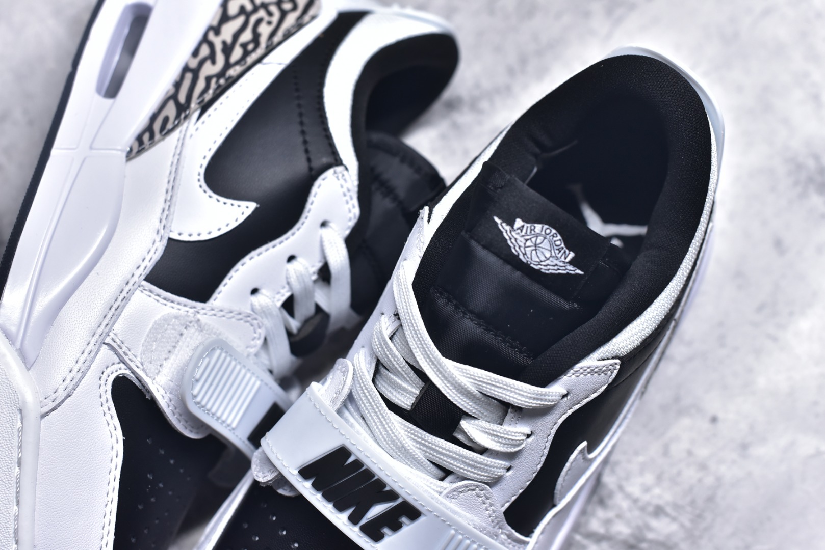 图片[9]-#Air Jordan Legacy AJ312 Low 低帮复古篮球鞋 白黑爆裂纹CD7069-111 市场最强独一档产物 全套原纸板楦头开发 原厂大底磨具加持立体防滑纹理 原档数据后跟TPU子母扣魔术贴 原装可视Air Sole气垫 原汁原味最完美的312代版型 唯一正确鞋头趴度弧度高度鞋身腰线 进口港宝加持 后跟自然饱满 全鞋荧光划线卡点 追求极致完美 每一双都是工艺品 多重QC质检 超越公司货的品控标准 实实在在的免检产品 鞋身采用了皮革材质打造 横跨鞋面的魔术贴十分吸睛 侧面的Swoosh Logo的一部分被鞋面遮挡了一部分 颇具玩味 魔术贴上标有NK标识 而鞋舌上是Jordan的经典红色飞翼Logo 后跟和鞋底均采用了AJ3的设计 后跟上同样也使用了经典的爆裂纹图案 尺码：36-47-选品中心