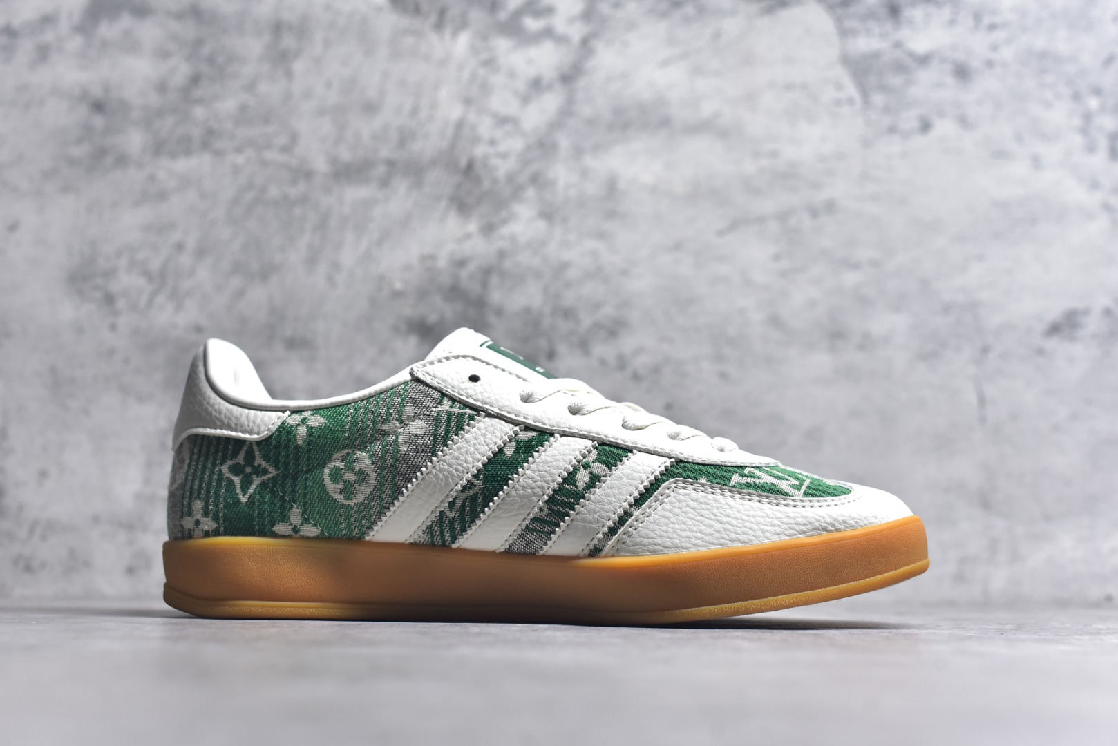 图片[3]-#adidas 德训鞋 “LV联名-绿灰牛仔”高端定制 大厂纯原品质出货 超高清洁度 细节完美 舒适百搭 低帮休闲板鞋 男女同款 货号：SC9207-733 尺码：36 36.5 37.5 38 38.5 39 40 40.5 41 42 42.5 43 44 44.5 45-选品中心
