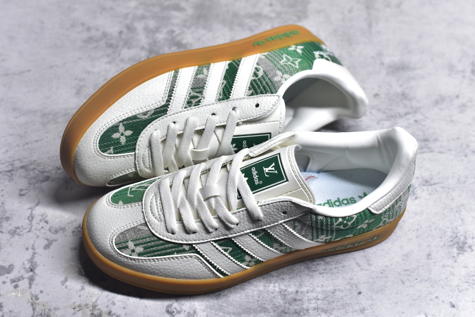 图片[7]-#adidas 德训鞋 “LV联名-绿灰牛仔”高端定制 大厂纯原品质出货 超高清洁度 细节完美 舒适百搭 低帮休闲板鞋 男女同款 货号：SC9207-733 尺码：36 36.5 37.5 38 38.5 39 40 40.5 41 42 42.5 43 44 44.5 45-选品中心