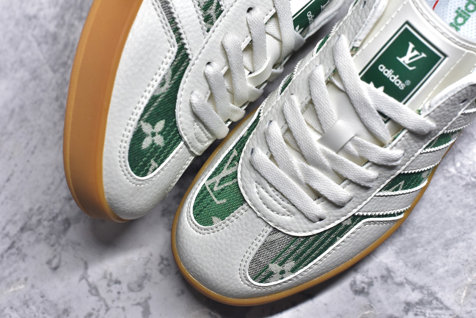 图片[8]-#adidas 德训鞋 “LV联名-绿灰牛仔”高端定制 大厂纯原品质出货 超高清洁度 细节完美 舒适百搭 低帮休闲板鞋 男女同款 货号：SC9207-733 尺码：36 36.5 37.5 38 38.5 39 40 40.5 41 42 42.5 43 44 44.5 45-选品中心