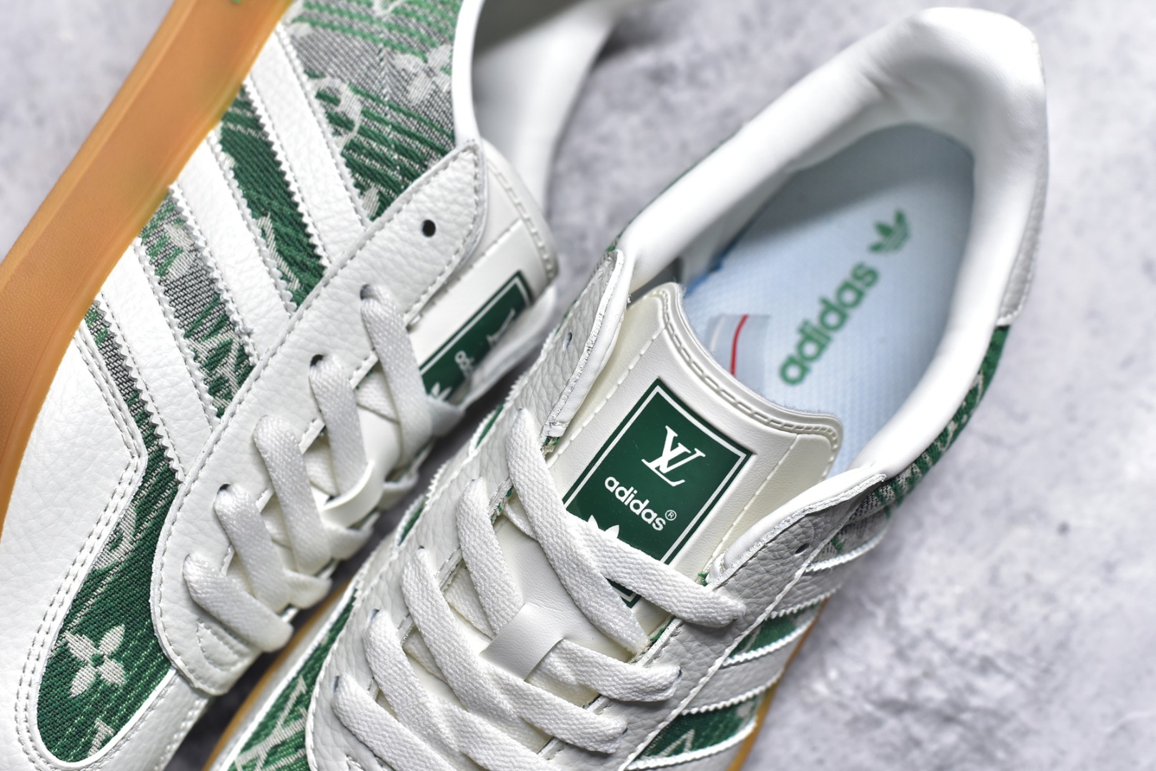 图片[9]-#adidas 德训鞋 “LV联名-绿灰牛仔”高端定制 大厂纯原品质出货 超高清洁度 细节完美 舒适百搭 低帮休闲板鞋 男女同款 货号：SC9207-733 尺码：36 36.5 37.5 38 38.5 39 40 40.5 41 42 42.5 43 44 44.5 45-选品中心