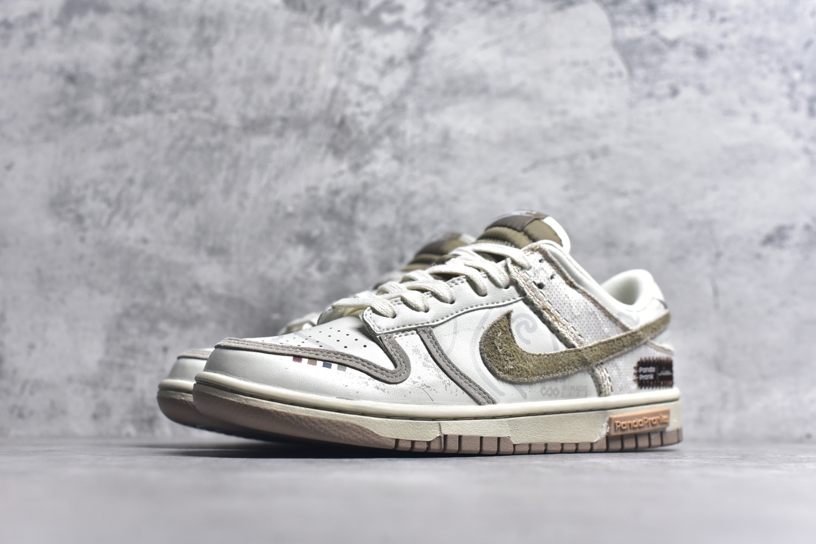 图片[2]-#Nike Dunk Low 熊猫恶作剧 山影漫步 月语山系 低帮休闲板鞋 HQ1175-240 #配色整体围绕熊猫恶作剧山影漫步主题设计，鞋身整体采用专属颜料重新喷涂。特殊原创设计图标涂鸦装饰，添加潮流元素效果喷涂点缀。 尺码：35.5 36 36.5 37.5 38 38.5 39 40 40.5 41 42 42.5 43 44 44.5 45 46 9.E5-选品中心