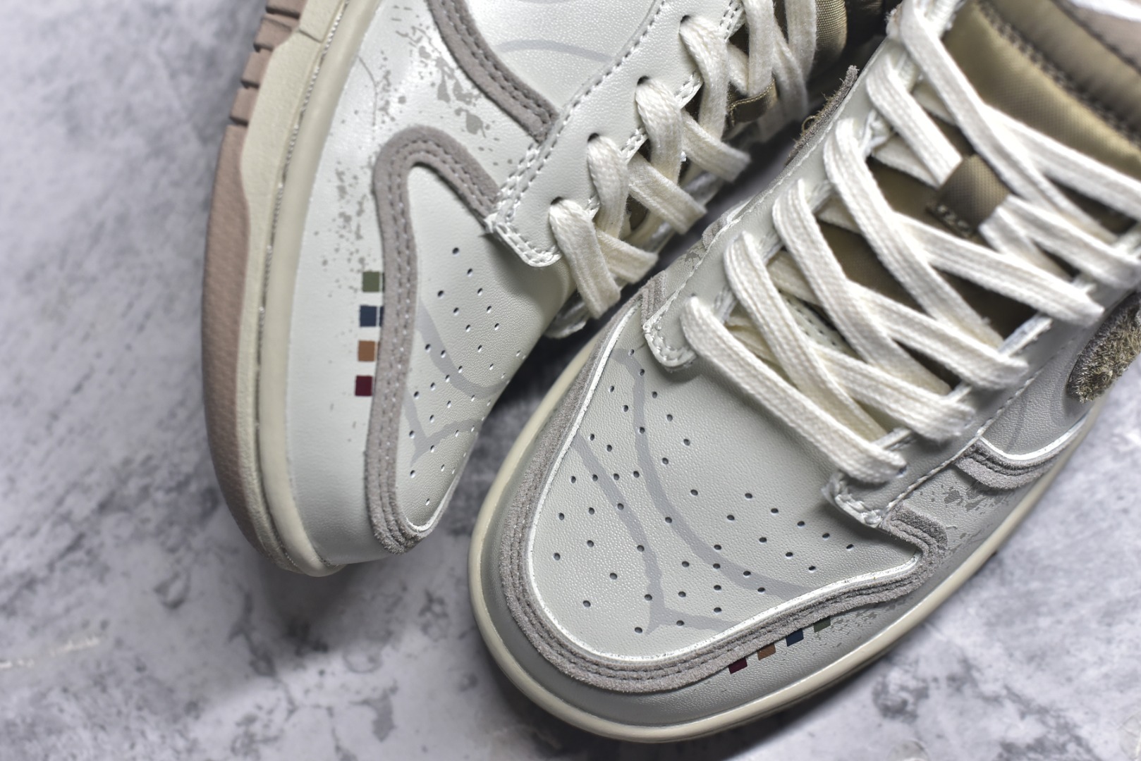 图片[8]-#Nike Dunk Low 熊猫恶作剧 山影漫步 月语山系 低帮休闲板鞋 HQ1175-240 #配色整体围绕熊猫恶作剧山影漫步主题设计，鞋身整体采用专属颜料重新喷涂。特殊原创设计图标涂鸦装饰，添加潮流元素效果喷涂点缀。 尺码：35.5 36 36.5 37.5 38 38.5 39 40 40.5 41 42 42.5 43 44 44.5 45 46 9.E5-选品中心