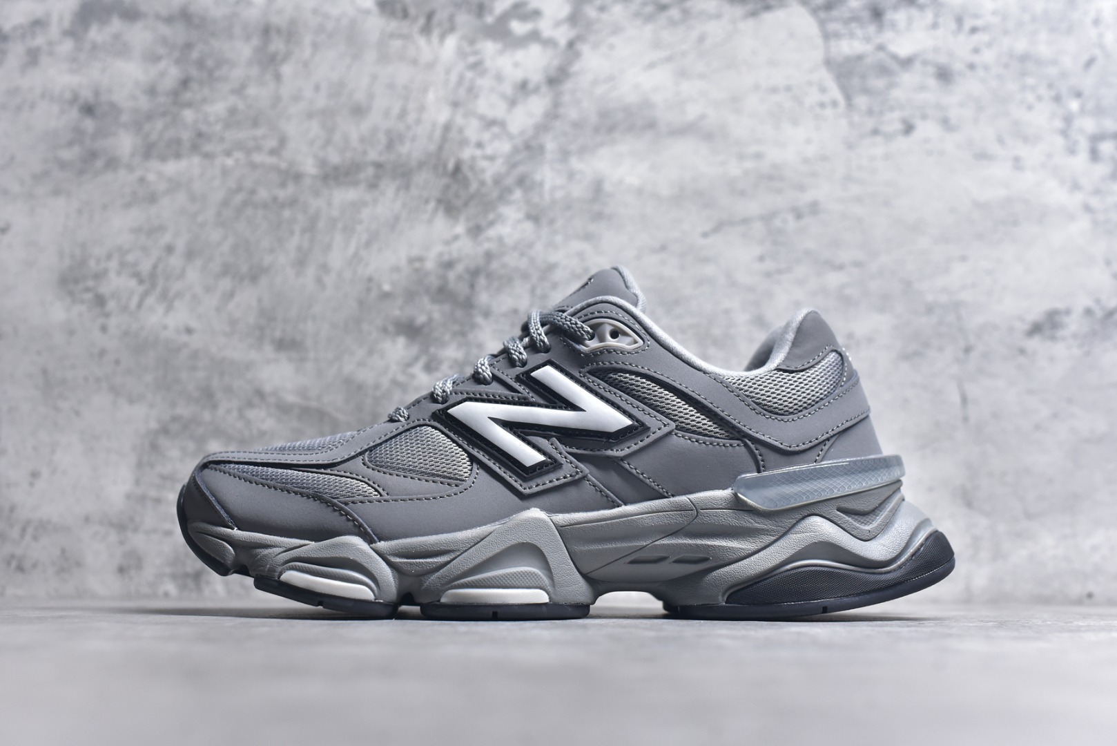 #New Balance NB9060 联名款 复古休闲运动慢跑鞋 鞋款灵感源自设计师本人对夏日的怀日回忆。 货号： U9060ZGB 尺码：36 37 37.5 38 38.5 39.5 40 40.5 41.5 42 42.5 43 44 44.5 45-选品中心