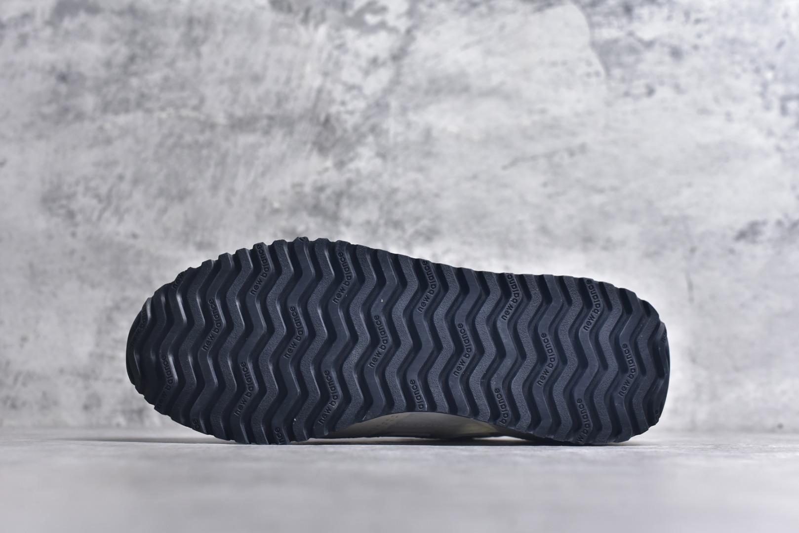 图片[6]-#New Balance U471AJ NB新百伦织物牛剖层革春夏薄底鞋防滑耐磨平衡轻便低帮生活休闲鞋 原档数据独立私模大底 唯一正确三层组合大底 特高弹切片加持 百分百还原原鞋脚感 NB市场最强产物 防伪原标全套原楦原纸板原厂数据开发 全鞋电脑针车加持 原厂网布 原装进口头层翻毛皮料正确绒感卡色 正确中底拉帮中底网布细节 匠心打造 耗时两个月开发完成 工艺极其复杂难度可想而知 高端零售专供产物 尺码：36 37 37.5 38 38.5 39.5 40 40.5 41.5 42 42.5 43 44 44.5 45 45.5 46.5 47-选品中心