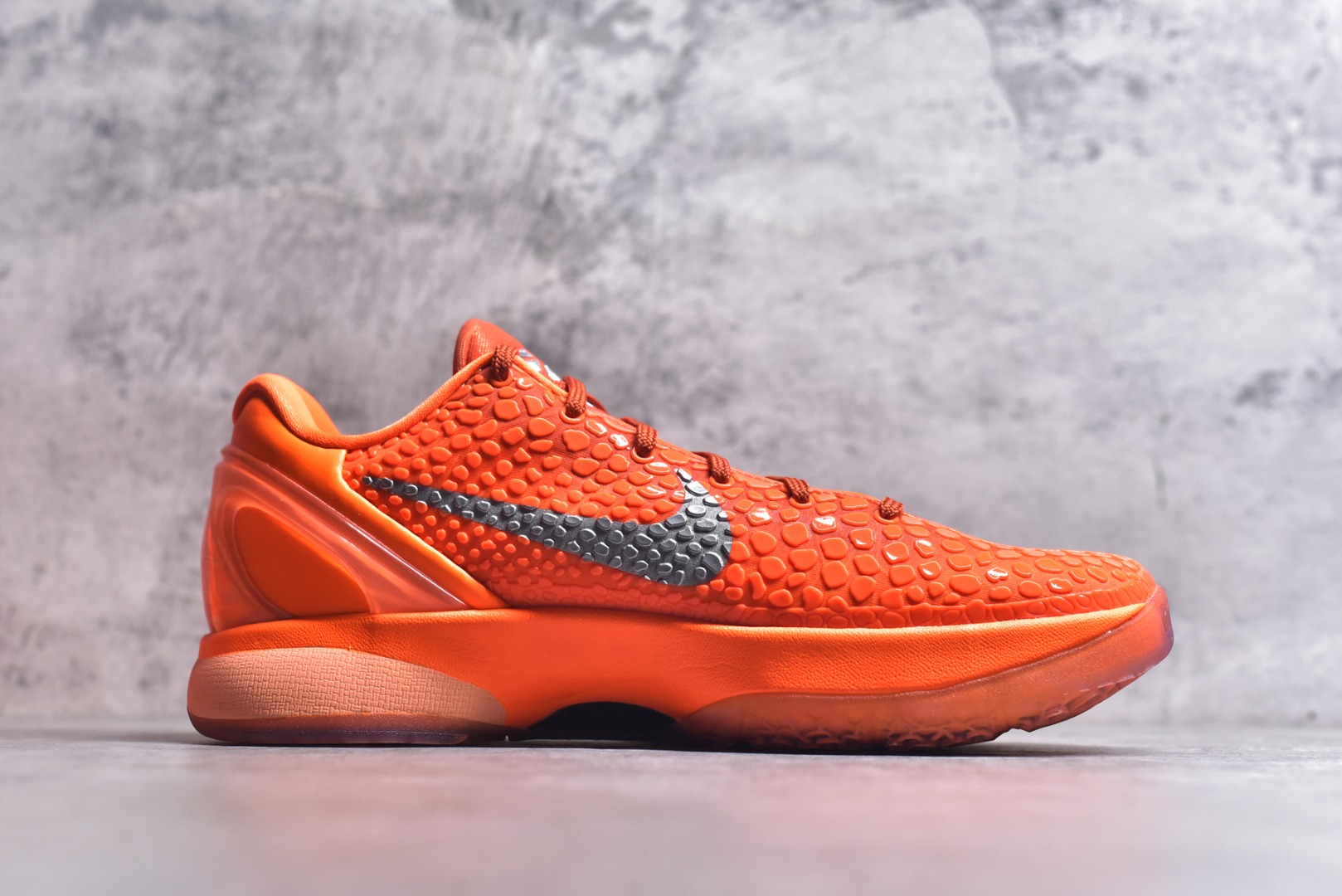 图片[3]-#NK Zoom Kobe 6 Protro 科比六代 橙银色 IH1871-800 纯原海外版气垫品质吊打各路纯原 气压➕耐久双重保障 前掌ZOOM TURBO➕后掌马蹄Zoom 后掌澎湃脚感无出其右 全套冲刀改版 鞋型还原度95% 宽脚选手必入货品 鞋头2.5mm上翘空间 不挤脚 完美释放脚趾活动空间 正码正拍 脚型适配性 市场最强没有之一 鞋面工艺全新升级 100%对标正品 原厂聚氨酯蛇鳞 珠光密度同步正品 Swoosh喷漆工艺 还原度接近100% 全新后跟TPU模具 正确S型弧度 区分市场纯原（市场纯原采用公版模具 后跟TPU几乎无弧度）国产天花板橡胶配方 抓地力爆炸 海外口碑炸裂 鞋舌LOGO正确内嵌压印 原厂碳板 正确原盒 厚积薄发 王者归来 拒绝杀猪 拒绝套路 灭世纯原海外版科比系列 致力打造实战第一标杆 尺码：39-47.5 全新模具 正码正拍-选品中心