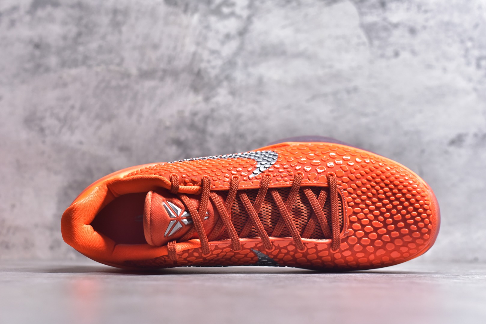 图片[4]-#NK Zoom Kobe 6 Protro 科比六代 橙银色 IH1871-800 纯原海外版气垫品质吊打各路纯原 气压➕耐久双重保障 前掌ZOOM TURBO➕后掌马蹄Zoom 后掌澎湃脚感无出其右 全套冲刀改版 鞋型还原度95% 宽脚选手必入货品 鞋头2.5mm上翘空间 不挤脚 完美释放脚趾活动空间 正码正拍 脚型适配性 市场最强没有之一 鞋面工艺全新升级 100%对标正品 原厂聚氨酯蛇鳞 珠光密度同步正品 Swoosh喷漆工艺 还原度接近100% 全新后跟TPU模具 正确S型弧度 区分市场纯原（市场纯原采用公版模具 后跟TPU几乎无弧度）国产天花板橡胶配方 抓地力爆炸 海外口碑炸裂 鞋舌LOGO正确内嵌压印 原厂碳板 正确原盒 厚积薄发 王者归来 拒绝杀猪 拒绝套路 灭世纯原海外版科比系列 致力打造实战第一标杆 尺码：39-47.5 全新模具 正码正拍-选品中心