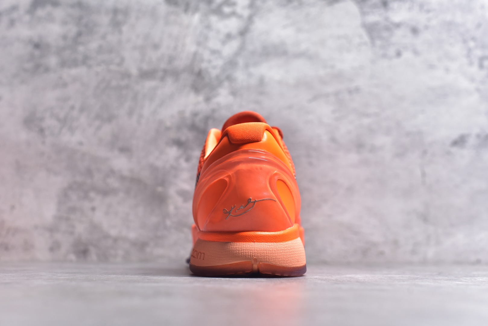 图片[5]-#NK Zoom Kobe 6 Protro 科比六代 橙银色 IH1871-800 纯原海外版气垫品质吊打各路纯原 气压➕耐久双重保障 前掌ZOOM TURBO➕后掌马蹄Zoom 后掌澎湃脚感无出其右 全套冲刀改版 鞋型还原度95% 宽脚选手必入货品 鞋头2.5mm上翘空间 不挤脚 完美释放脚趾活动空间 正码正拍 脚型适配性 市场最强没有之一 鞋面工艺全新升级 100%对标正品 原厂聚氨酯蛇鳞 珠光密度同步正品 Swoosh喷漆工艺 还原度接近100% 全新后跟TPU模具 正确S型弧度 区分市场纯原（市场纯原采用公版模具 后跟TPU几乎无弧度）国产天花板橡胶配方 抓地力爆炸 海外口碑炸裂 鞋舌LOGO正确内嵌压印 原厂碳板 正确原盒 厚积薄发 王者归来 拒绝杀猪 拒绝套路 灭世纯原海外版科比系列 致力打造实战第一标杆 尺码：39-47.5 全新模具 正码正拍-选品中心