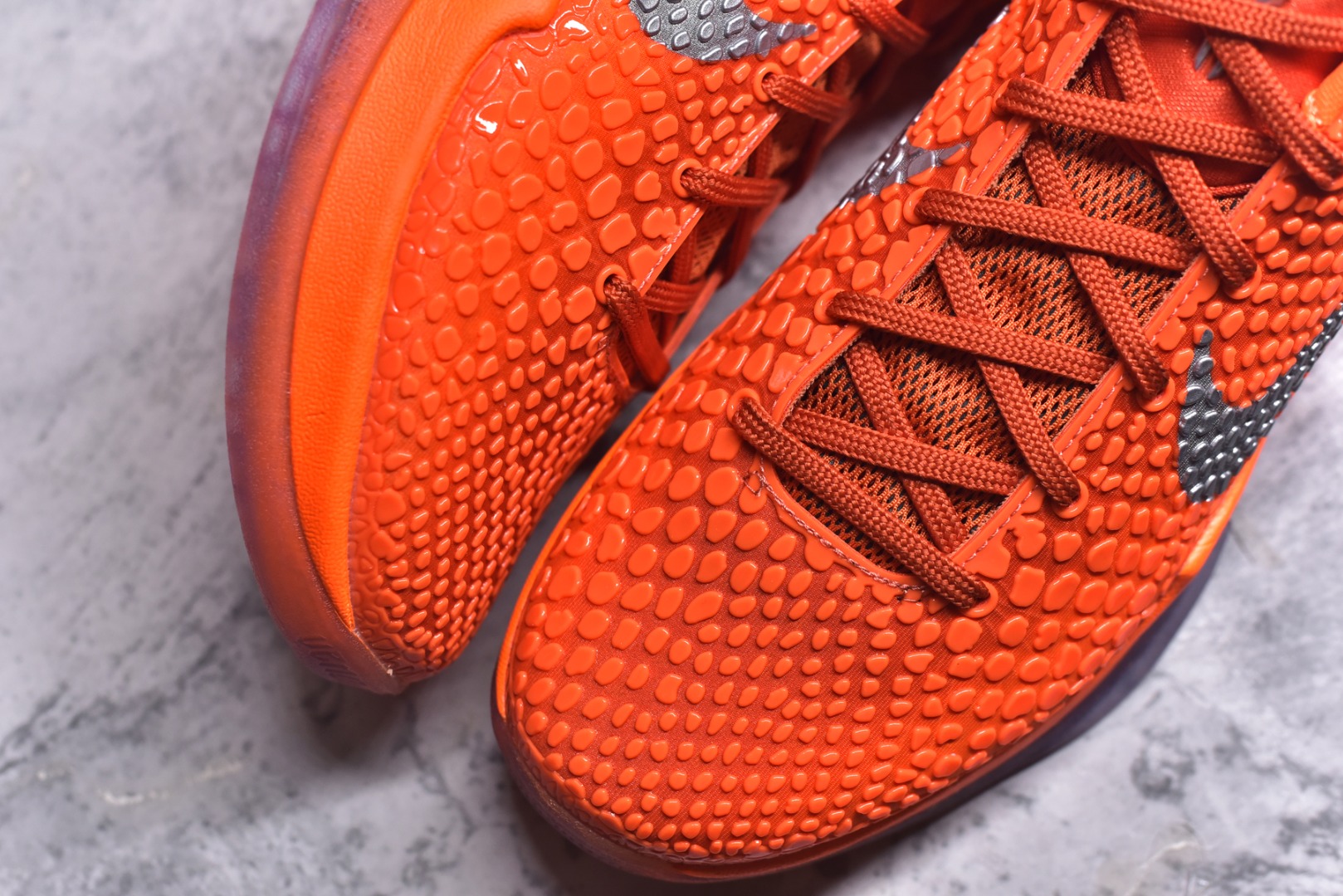 图片[8]-#NK Zoom Kobe 6 Protro 科比六代 橙银色 IH1871-800 纯原海外版气垫品质吊打各路纯原 气压➕耐久双重保障 前掌ZOOM TURBO➕后掌马蹄Zoom 后掌澎湃脚感无出其右 全套冲刀改版 鞋型还原度95% 宽脚选手必入货品 鞋头2.5mm上翘空间 不挤脚 完美释放脚趾活动空间 正码正拍 脚型适配性 市场最强没有之一 鞋面工艺全新升级 100%对标正品 原厂聚氨酯蛇鳞 珠光密度同步正品 Swoosh喷漆工艺 还原度接近100% 全新后跟TPU模具 正确S型弧度 区分市场纯原（市场纯原采用公版模具 后跟TPU几乎无弧度）国产天花板橡胶配方 抓地力爆炸 海外口碑炸裂 鞋舌LOGO正确内嵌压印 原厂碳板 正确原盒 厚积薄发 王者归来 拒绝杀猪 拒绝套路 灭世纯原海外版科比系列 致力打造实战第一标杆 尺码：39-47.5 全新模具 正码正拍-选品中心