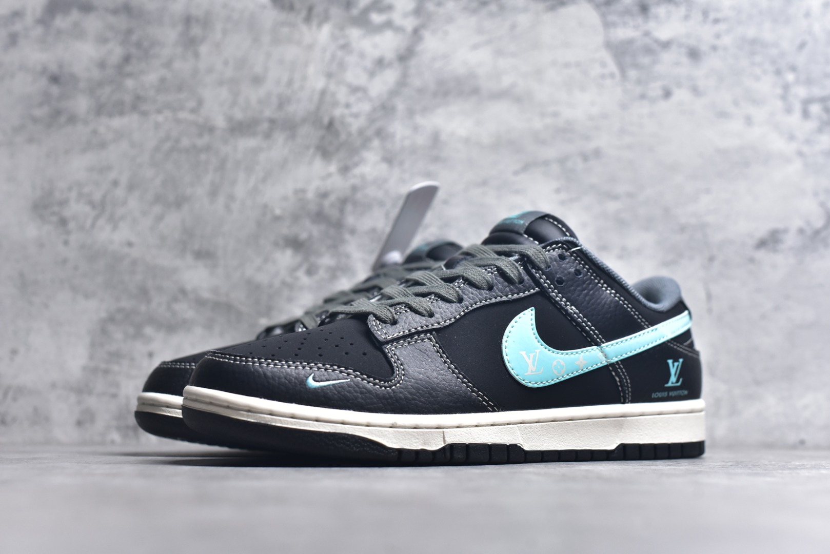 图片[2]-#Nike SB Dunk Low“ LV联名——蒂芙尼蓝” 周年高端定制 低帮休闲板鞋 定制鞋盒 大厂纯原品质出货 超高清洁度 皮料切割干净无任何毛边 细节完美 货号：JP1628-033 尺码：36 36.5 37.5 38 38.5 39 40 40.5 41 42 42.5 43 44 44.5 45-选品中心