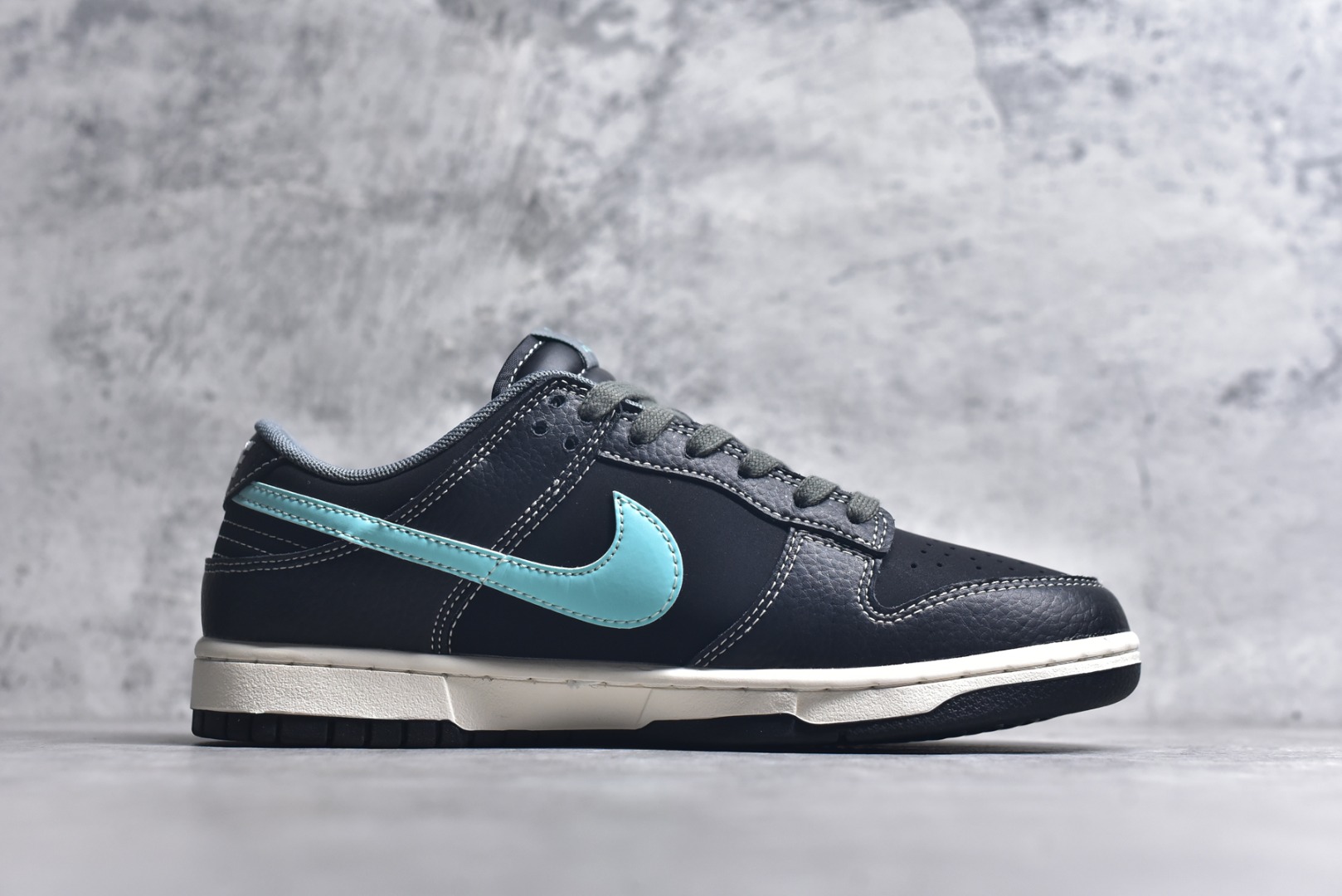 图片[3]-#Nike SB Dunk Low“ LV联名——蒂芙尼蓝” 周年高端定制 低帮休闲板鞋 定制鞋盒 大厂纯原品质出货 超高清洁度 皮料切割干净无任何毛边 细节完美 货号：JP1628-033 尺码：36 36.5 37.5 38 38.5 39 40 40.5 41 42 42.5 43 44 44.5 45-选品中心