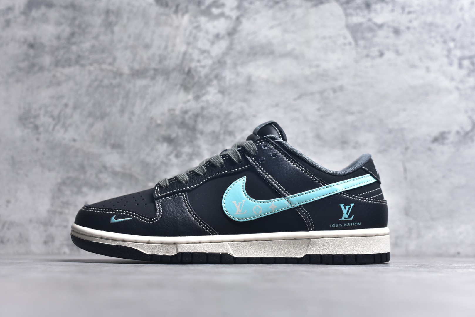 #Nike SB Dunk Low“ LV联名——蒂芙尼蓝” 周年高端定制 低帮休闲板鞋 定制鞋盒 大厂纯原品质出货 超高清洁度 皮料切割干净无任何毛边 细节完美 货号：JP1628-033 尺码：36 36.5 37.5 38 38.5 39 40 40.5 41 42 42.5 43 44 44.5 45-选品中心