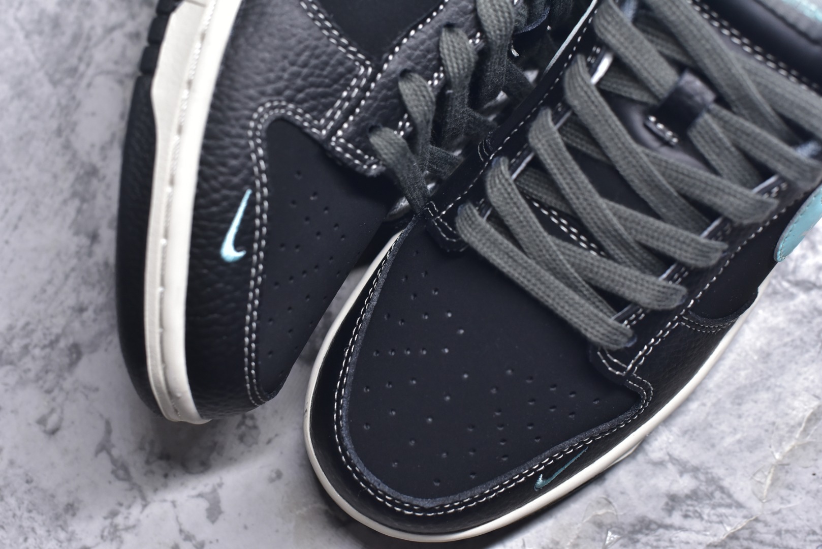 图片[8]-#Nike SB Dunk Low“ LV联名——蒂芙尼蓝” 周年高端定制 低帮休闲板鞋 定制鞋盒 大厂纯原品质出货 超高清洁度 皮料切割干净无任何毛边 细节完美 货号：JP1628-033 尺码：36 36.5 37.5 38 38.5 39 40 40.5 41 42 42.5 43 44 44.5 45-选品中心