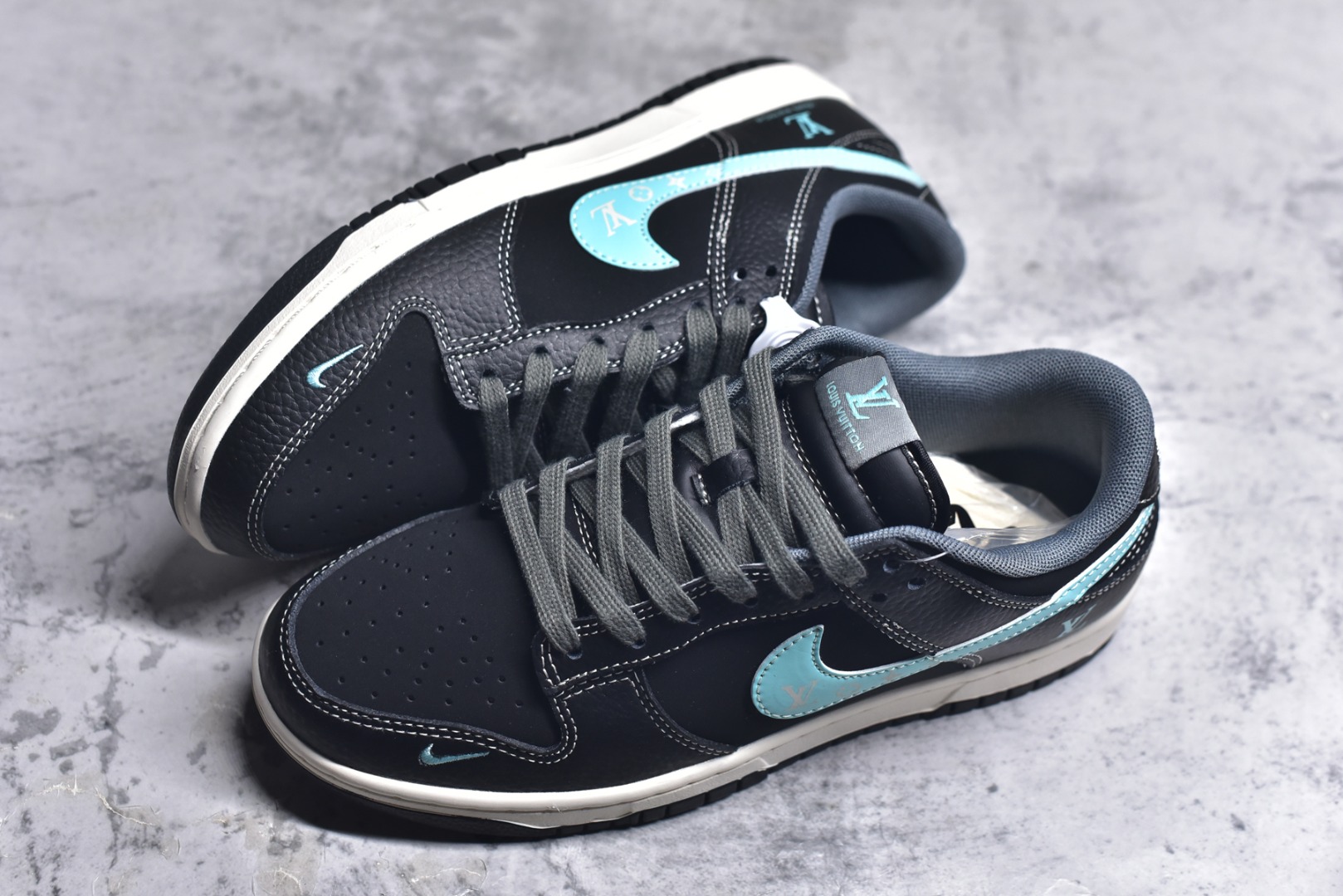 图片[7]-#Nike SB Dunk Low“ LV联名——蒂芙尼蓝” 周年高端定制 低帮休闲板鞋 定制鞋盒 大厂纯原品质出货 超高清洁度 皮料切割干净无任何毛边 细节完美 货号：JP1628-033 尺码：36 36.5 37.5 38 38.5 39 40 40.5 41 42 42.5 43 44 44.5 45-选品中心
