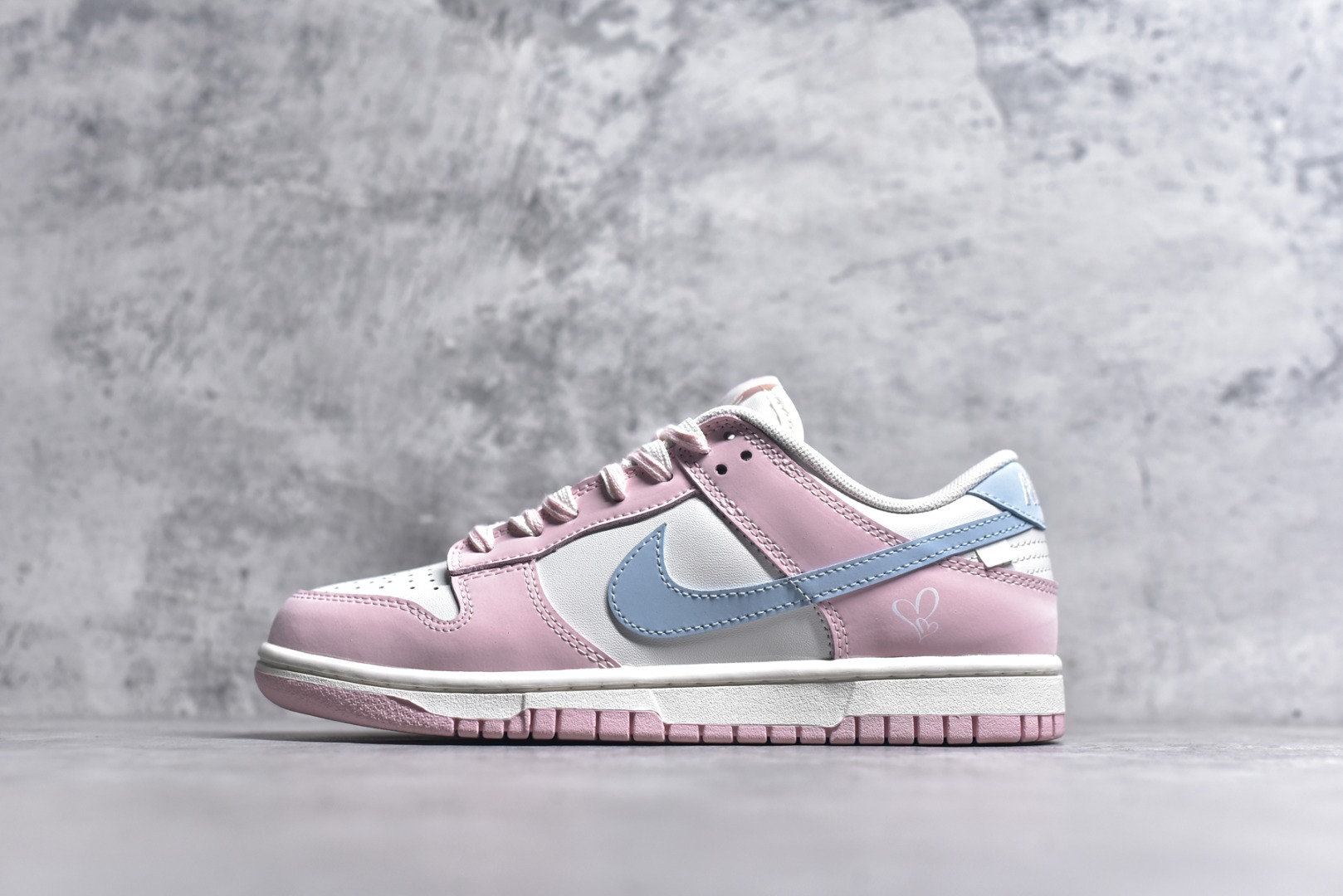 #Nike SB Dunk Low \”Just Do It\” 周年高端定制 低帮休闲板鞋 PB0508-035 #定制鞋盒 超高清洁度 皮料切割干净无任何毛边 细节完美 尺码：35.5 36 36.5 37.5 38 36.5 39 40 9.E5-选品中心