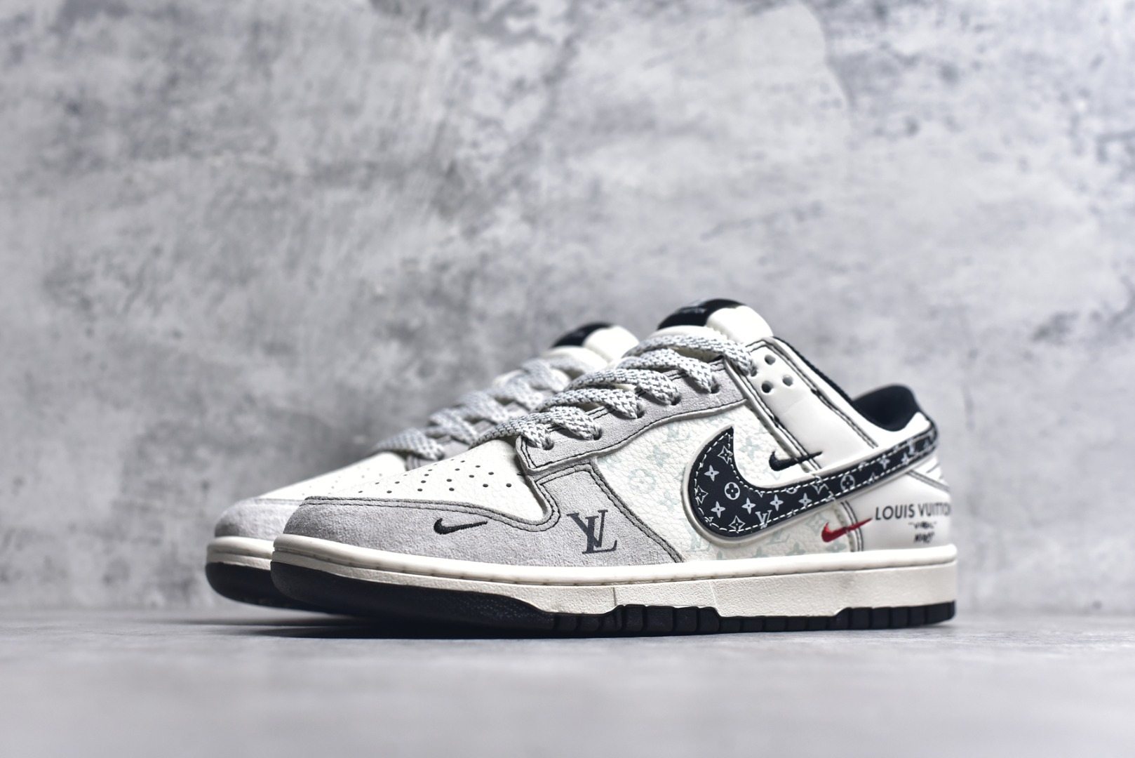 图片[2]-#Nike SB Dunk Low LV联名 黑勾印花 周年高端定制 低帮休闲板鞋 YX5066-365 #定制鞋盒 大厂纯原品质出货 超高清洁度 皮料切割干净无任何毛边 细节完美 尺码：36 36.5 37.5 38 38.5 39 40 40.5 41 42 42.5 43 44 44.5 45 9.E5-选品中心