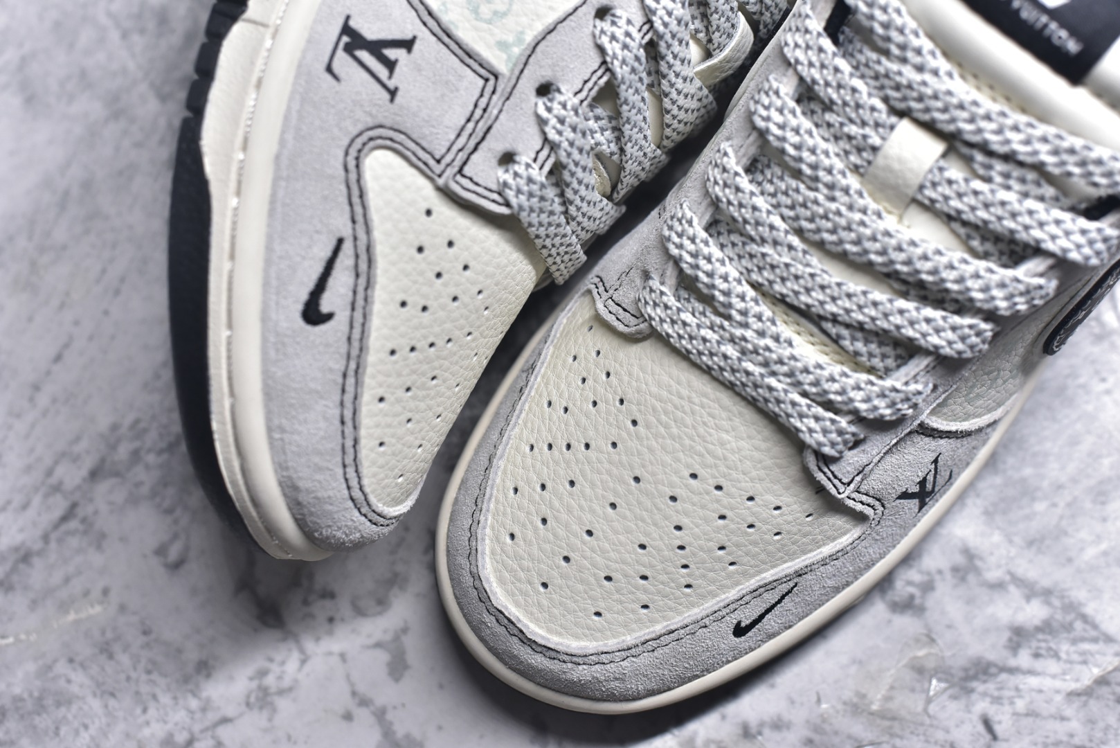 图片[8]-#Nike SB Dunk Low LV联名 黑勾印花 周年高端定制 低帮休闲板鞋 YX5066-365 #定制鞋盒 大厂纯原品质出货 超高清洁度 皮料切割干净无任何毛边 细节完美 尺码：36 36.5 37.5 38 38.5 39 40 40.5 41 42 42.5 43 44 44.5 45 9.E5-选品中心
