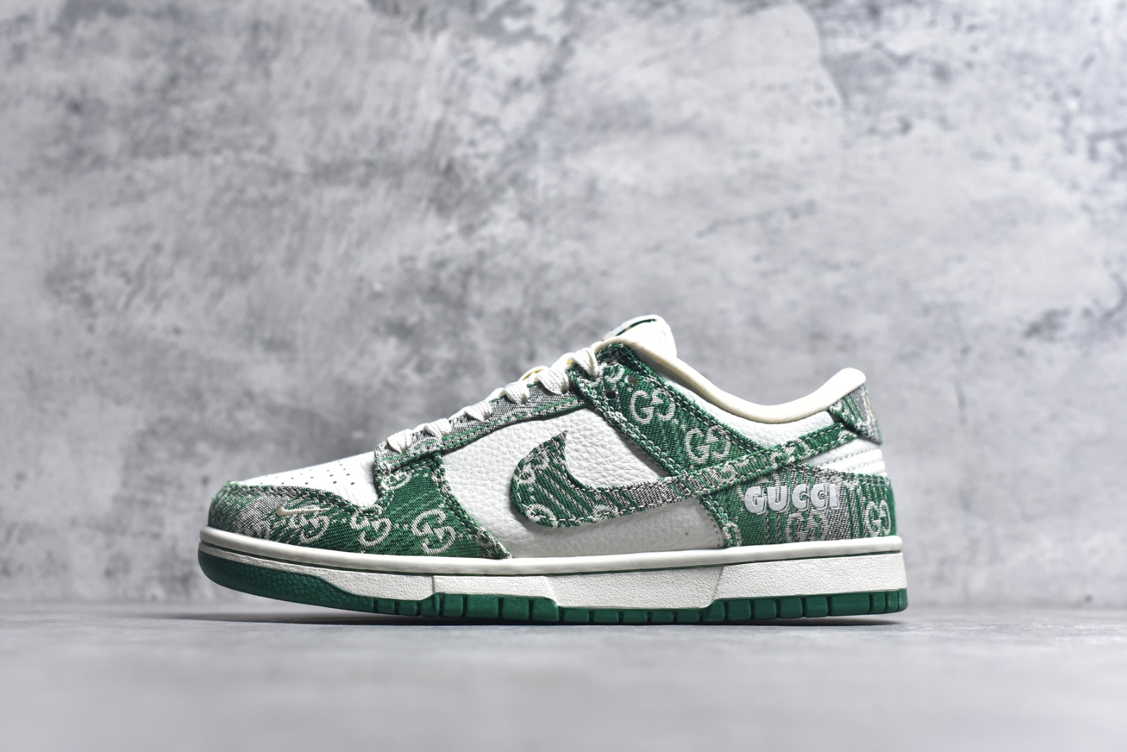 #Nike SB Dunk Low 古驰联名 灰绿牛仔 周年高端定制 低帮休闲板鞋 SC9207-420 #定制鞋盒 大厂纯原品质出货 超高清洁度 皮料切割干净无任何毛边 细节完美 尺码：36 36.5 37.5 38 38.5 39 40 40.5 41 42 42.5 43 44 44.5 45 9.E5-选品中心