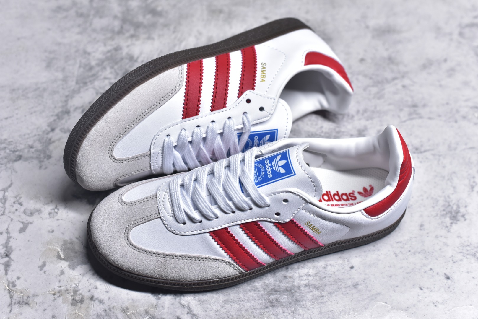 图片[7]-#AD Original Gazelle Indoor Trainers 瞪羚室内鞋系列低帮复古百搭休闲运动德训风板鞋 IG1025 高端零售特供批次 原厂定制长毛翻毛皮组合环保纤维革鞋面材质 内置环保海玻璃鞋垫 外置RB橡胶大底 产品品控稳定性领先行业 原厂全套原楦原纸板冲刀磨具开发 原厂皮料加持 原厂港宝加持定型后跟R度完美 将复古进行到底 简约流畅 三十年不变经典 这款Gazelle运动鞋 无论面料、配色、质感或设计 都只在重现其1991年原款的经典 皮革鞋面 撞色三条纹和鞋跟标的设计 力求呈现90年代的经典复古风潮 Samba火热的同时 也带动了其它的复古鞋型 Gazelle便是其中一只 Gazelle Indoor拥有包边更宽的T字型鞋头 更好的保护运动员的前掌 浓浓的复古氛围感 非常适合现在流行的Cleanfit风格 尺码：36-45-选品中心