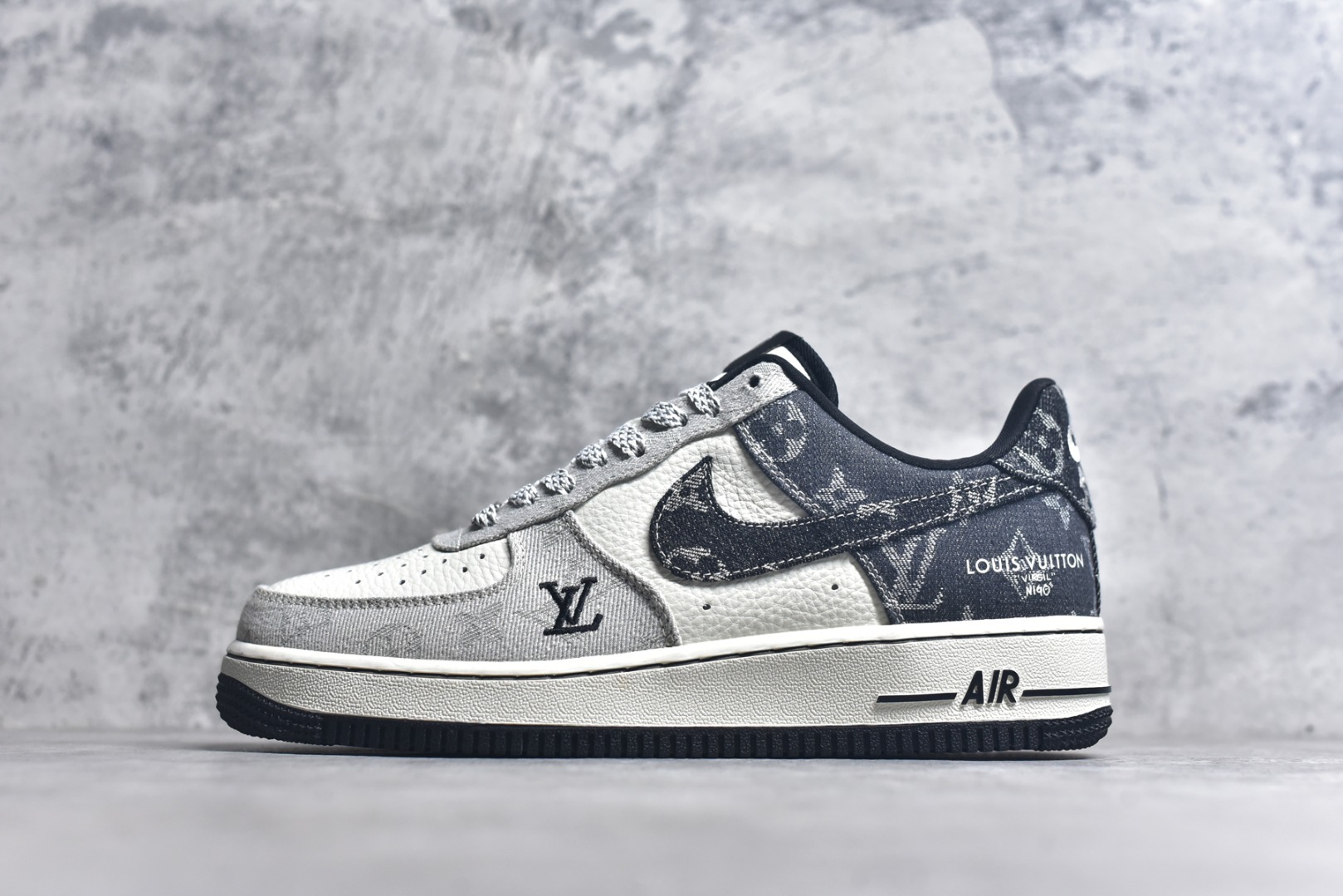 #Nike Air Force 1\’07 Low LV联名 拼接牛仔 空军一号低帮休闲板鞋 SC0601-550 #原楦头原纸板 原装鞋盒 定制五金配件 内置全掌气垫 原厂鞋底 尺码：36 36.5 37.5 38 38.5 39 40 40.5 41 42 42.5 43 44 44.5 45 9.D4-选品中心