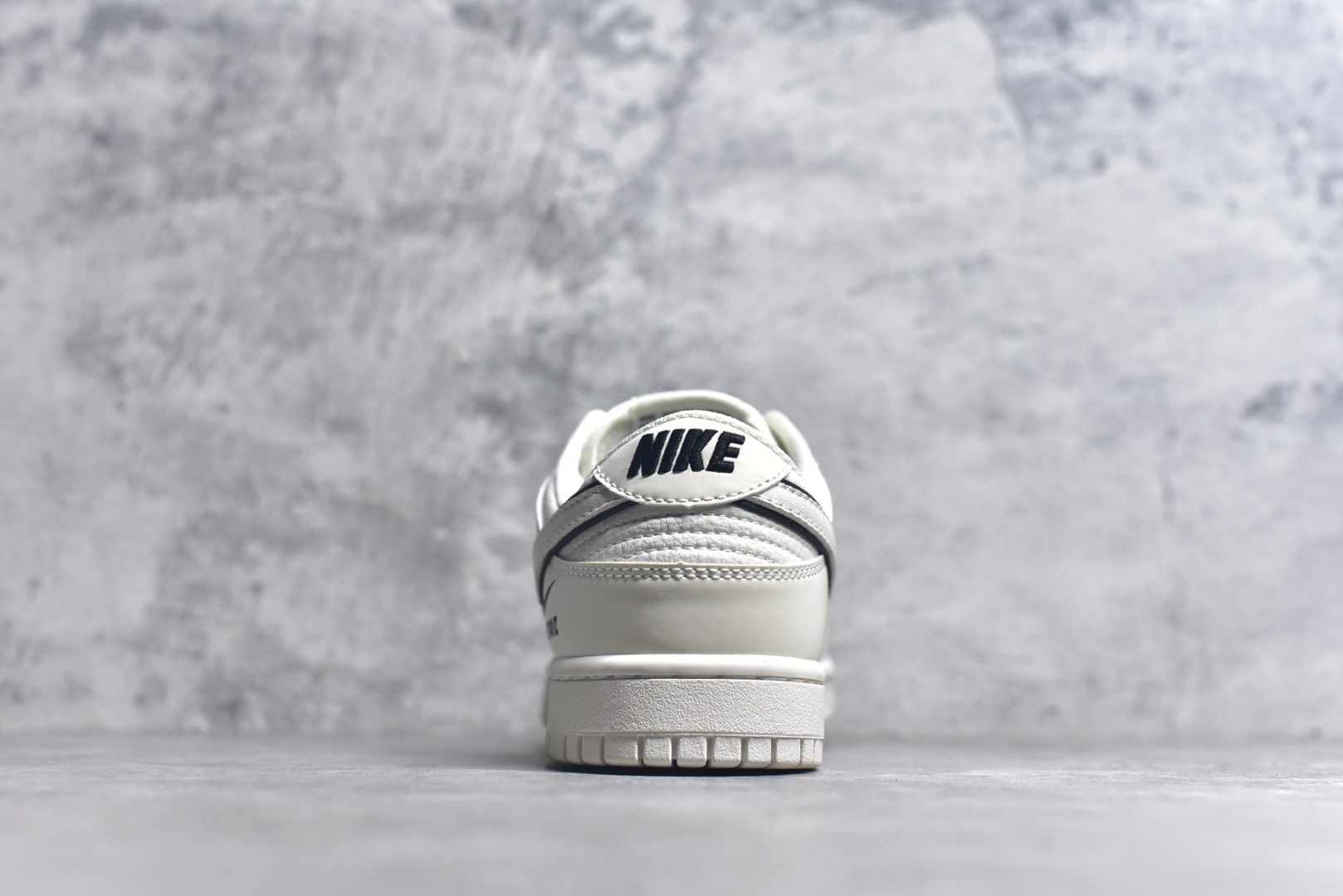 图片[5]-#SB Dunk Low \”Just Do it\” 周年高端定制 低帮休闲板鞋 CS1688-110 #定制鞋盒 大厂纯原品质出货 超高清洁度 皮料切割干净无任何毛边 细节完美 尺码：36 36.5 37.5 38 38.5 39 40 40.5 41 42 42.5 43 44 44.5 45 9.E5-选品中心