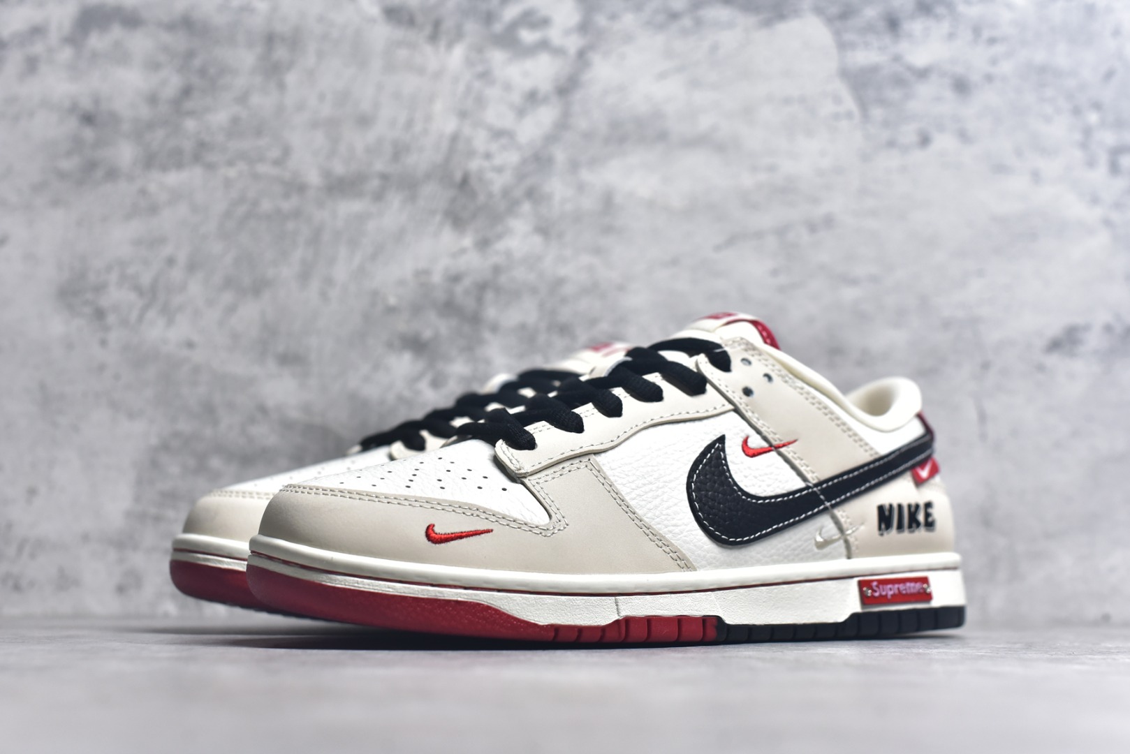 图片[2]-#Nike SB Dunk Low Sup联名 白卡其三小勾 周年高端定制 低帮休闲板鞋 SC9207-427 #定制鞋盒 大厂纯原品质出货 超高清洁度 皮料切割干净无任何毛边 细节完美 尺码：36 36.5 37.5 38 38.5 39 40 40.5 41 42 42.5 43 44 44.5 45 9.E5-选品中心