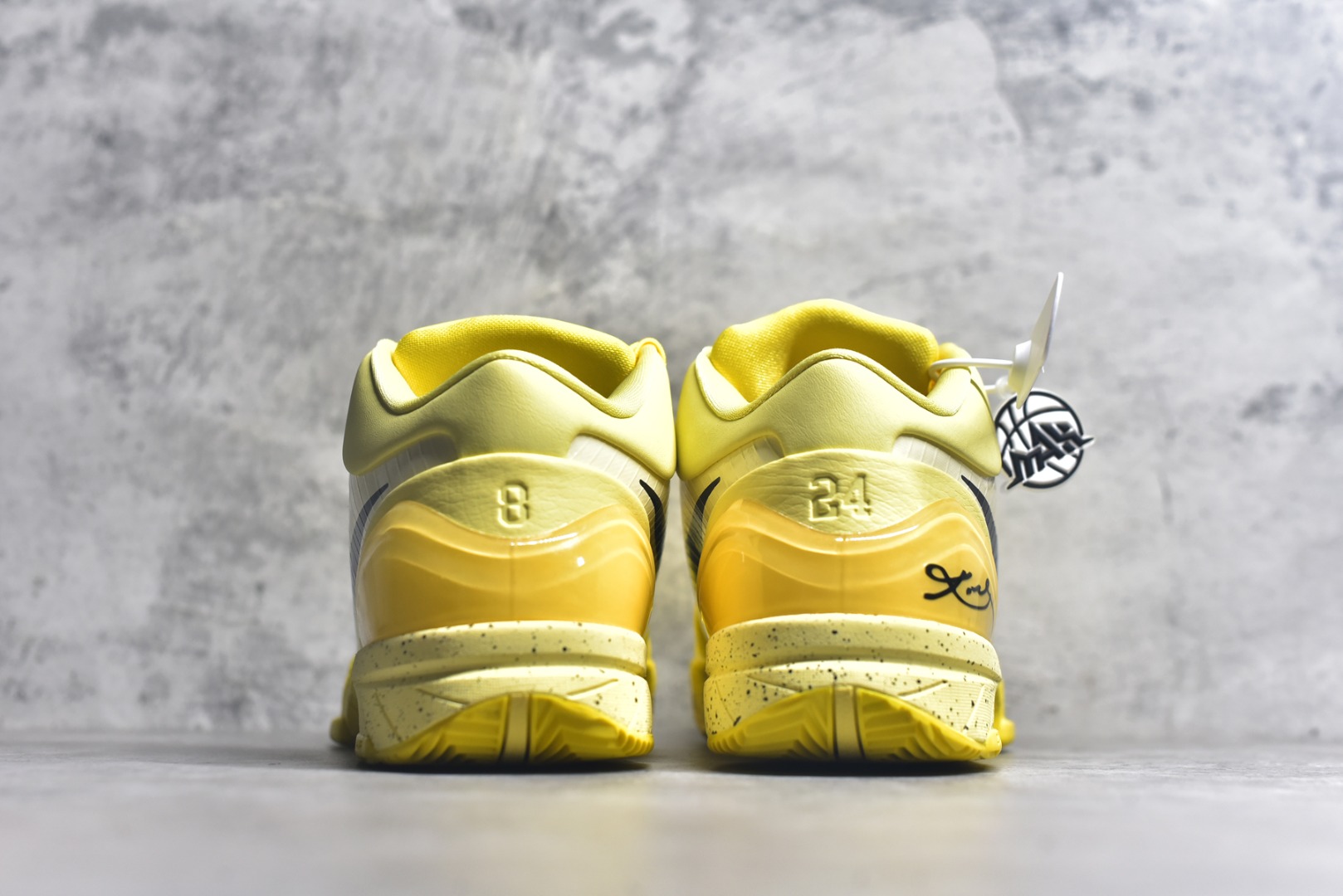 图片[5]-#灭世 NK Zoom Kobe 4 CHBL 科比四代耐克高中黄色 IH0587-700 历时半年 重新开版 最高工艺 最高标准 打造顶级实战旗舰标杆 实战属性TOP 1 接受任意版本实战性能正面PK 实力源自深耕实战球鞋的工业底蕴 王者归来绝非空穴来风 杜绝杀猪 感受一分钱十分货诚意巨作 ✅原厂超厚头层磨砂牛皮 ➕独家定制头层蛇鳞纹 ✅正确蛇鳞压印原盒 ✅原厂复刻纸板➕原楦调试 历时半年 打造近乎完美版型（包裹体验 鞋脚一体性 99% 无限接近） ✅中底MD黑色部分为特殊组合工艺 外层复合超薄绒布，触摸触感明显区分市场货品 【市场唯一同步正品工艺货品】 ✅代工级品控 一个月独家售后 为实战保驾护航 尺码：39-47.5-选品中心
