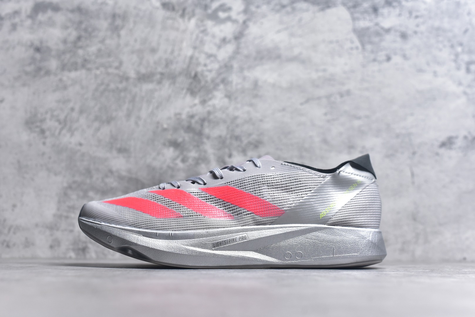 #Adidas Adizero Takumi Sen 10 M耐磨减震专业跑步鞋 男款 北京马拉松40周年限定。冲向目标，一路向前，不断挑战和突破自我。无论是平时训练还是马拉松，让这款adidas跑步鞋伴你畅快开跑。兼具舒适性和结构感，搭载Lightstrike科技，为步伐注入活力。 货号：IG1979 尺码：36 36.5 37.5 38 38.5 39 40 40.5 41 42 42.5 43 44 45-选品中心