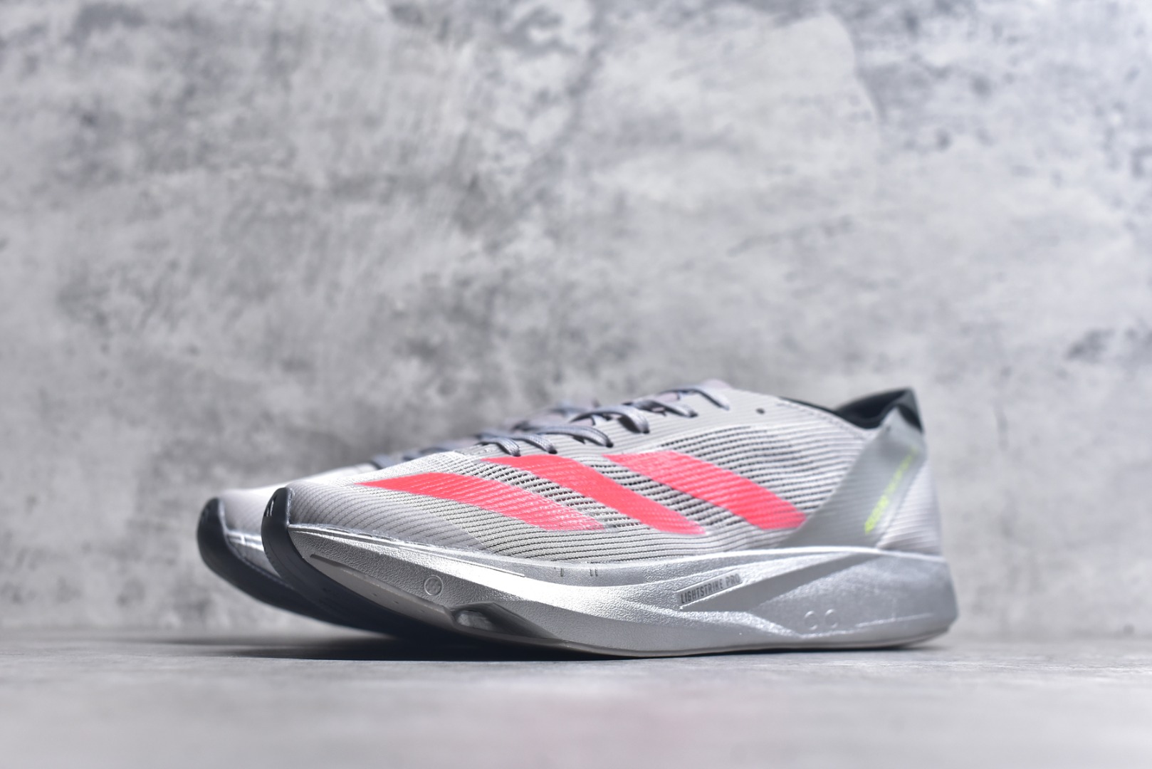 图片[2]-#Adidas Adizero Takumi Sen 10 M耐磨减震专业跑步鞋 男款 北京马拉松40周年限定。冲向目标，一路向前，不断挑战和突破自我。无论是平时训练还是马拉松，让这款adidas跑步鞋伴你畅快开跑。兼具舒适性和结构感，搭载Lightstrike科技，为步伐注入活力。 货号：IG1979 尺码：36 36.5 37.5 38 38.5 39 40 40.5 41 42 42.5 43 44 45-选品中心