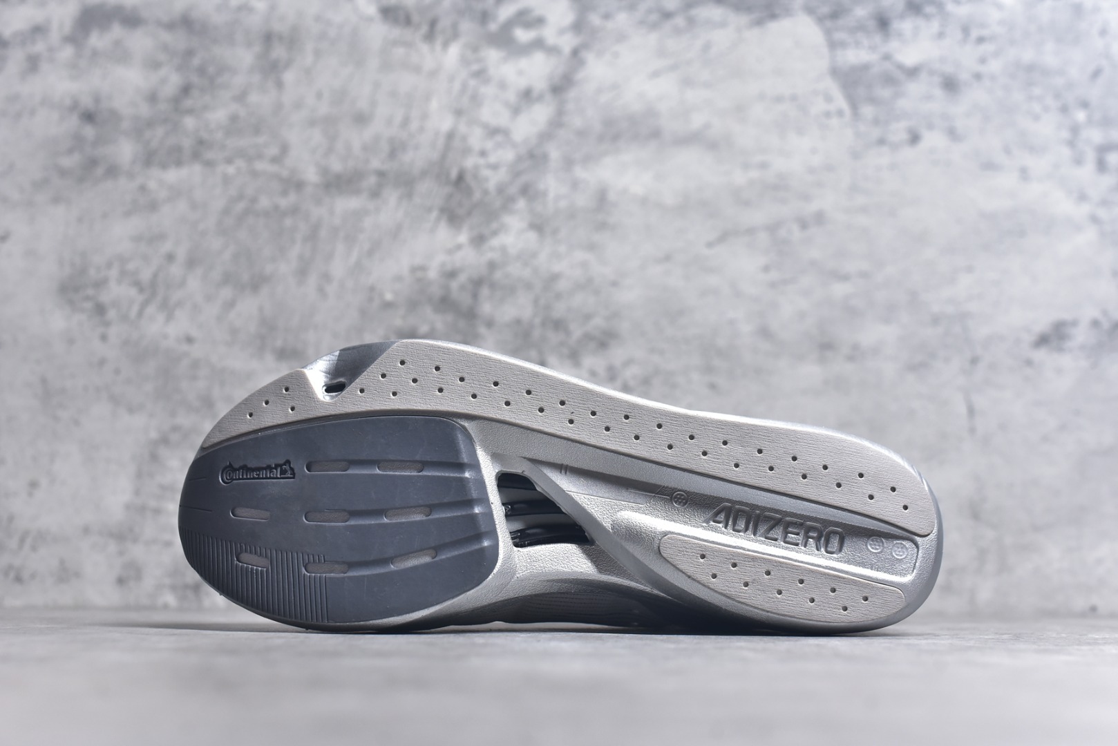 图片[6]-#Adidas Adizero Takumi Sen 10 M耐磨减震专业跑步鞋 男款 北京马拉松40周年限定。冲向目标，一路向前，不断挑战和突破自我。无论是平时训练还是马拉松，让这款adidas跑步鞋伴你畅快开跑。兼具舒适性和结构感，搭载Lightstrike科技，为步伐注入活力。 货号：IG1979 尺码：36 36.5 37.5 38 38.5 39 40 40.5 41 42 42.5 43 44 45-选品中心