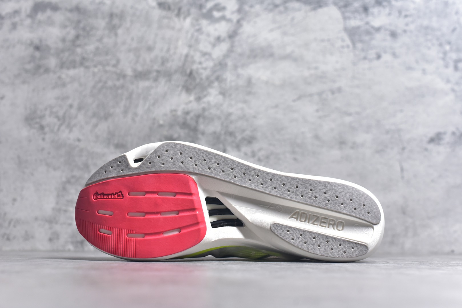 图片[6]-#Adidas Adizero Takumi Sen 10 M耐磨减震专业跑步鞋 男款 北京马拉松40周年限定。冲向目标，一路向前，不断挑战和突破自我。无论是平时训练还是马拉松，让这款adidas跑步鞋伴你畅快开跑。兼具舒适性和结构感，搭载Lightstrike科技，为步伐注入活力。 货号：IH5712 尺码：36 36.5 37.5 38 38.5 39 40 40.5 41 42 42.5 43 44 45-选品中心
