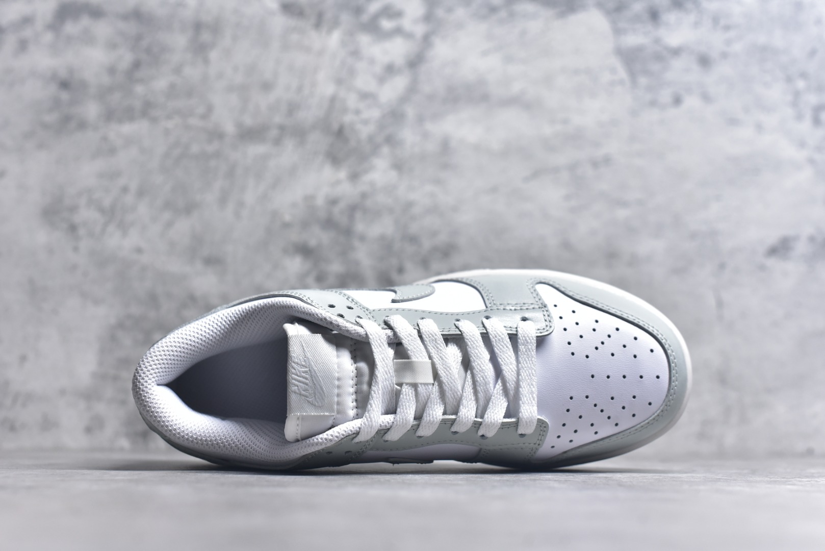 图片[4]-#NK Dunk Low Purple Pulse 紫色扎染 烟灰绿 FB9109-124 实力大厂出品 新配色陆续开发 利润个位数只为口碑 全套原纸板楦头开发 确保原汁原味 完美呈现DUNK版型 一比一鞋头弧度高度鞋身弧度 此版本只针对中端市场 皮料材质有所更替 其他数据细节工艺流程均保持一致 绝不口嗨 细节品控鞋型随意对比 独家私模官方第六代原厂航空铝磨具打磨大底 鞋头坡度极致还原 无解鞋型 原盒原配 圈内天花板工艺 原厂玻璃冲刀 超高清洁度 全鞋零毛边皮料切割 原厂中底布点胶 中底布拉帮走线遵循公司 尺码：36 36.5 37.5 38 38.5 39 40 40.5 41 42 42.5 43 44 44.5 45 46-选品中心