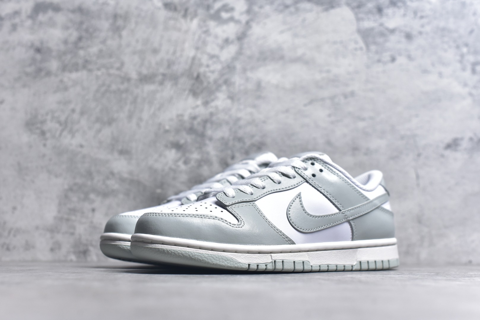 图片[2]-#NK Dunk Low Purple Pulse 紫色扎染 烟灰绿 FB9109-124 实力大厂出品 新配色陆续开发 利润个位数只为口碑 全套原纸板楦头开发 确保原汁原味 完美呈现DUNK版型 一比一鞋头弧度高度鞋身弧度 此版本只针对中端市场 皮料材质有所更替 其他数据细节工艺流程均保持一致 绝不口嗨 细节品控鞋型随意对比 独家私模官方第六代原厂航空铝磨具打磨大底 鞋头坡度极致还原 无解鞋型 原盒原配 圈内天花板工艺 原厂玻璃冲刀 超高清洁度 全鞋零毛边皮料切割 原厂中底布点胶 中底布拉帮走线遵循公司 尺码：36 36.5 37.5 38 38.5 39 40 40.5 41 42 42.5 43 44 44.5 45 46-选品中心