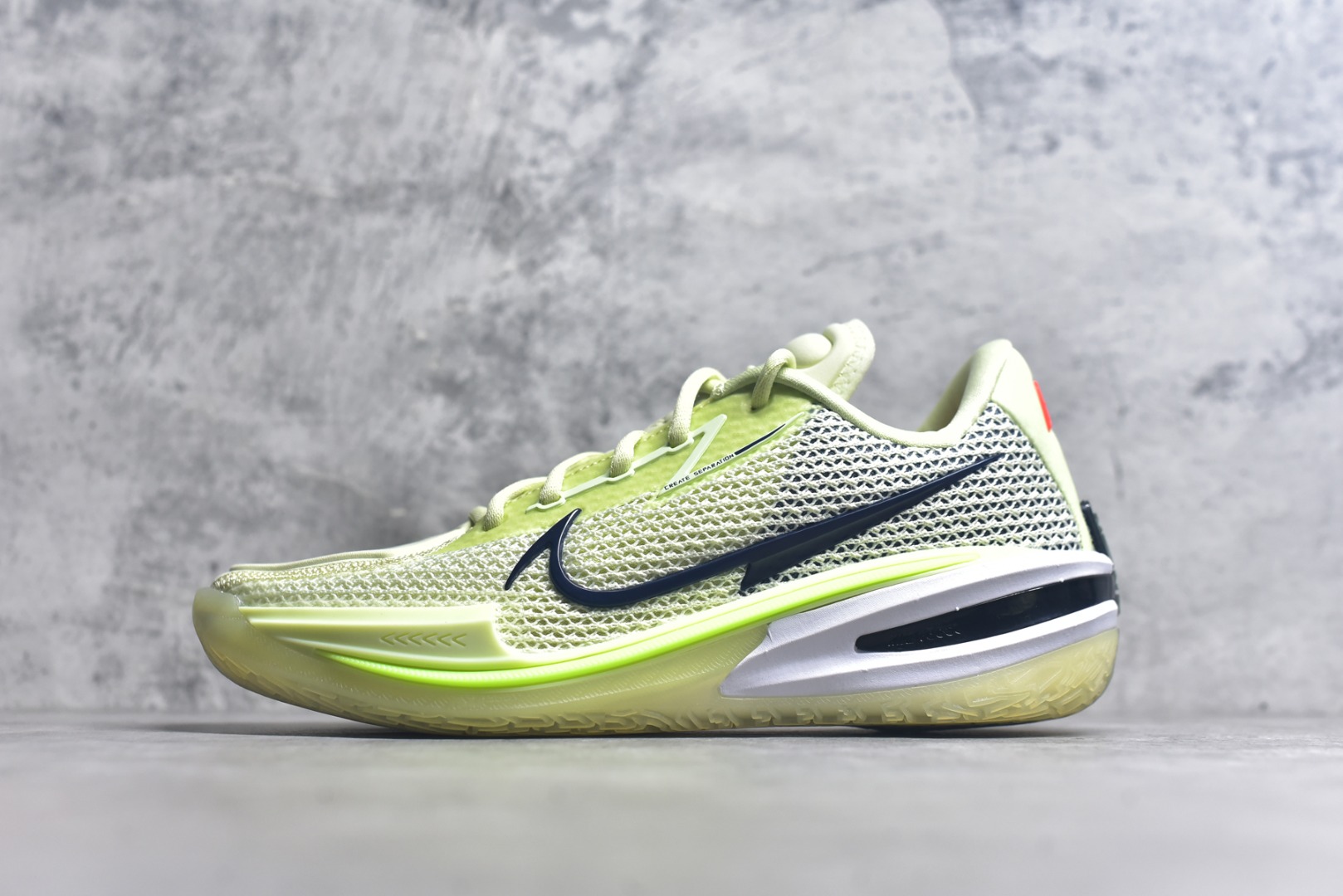 #NK AIR ZOOM G.T. CUT 实战篮球鞋 CZ0176-300 鞋身整体以多色拼接为主 全掌REACT+ZOOM STROBEL+后跟ZOOM 离地面更近的设计提供更快的反应速度 轻质双层网质鞋面 鞋面部分区域加强提供更好的控制力 低密度材料制成的鞋舌轻质舒适 后跟处分别配有“GT”字样和全新的鞋款系列Logo 男女鞋 尺码：40-46-选品中心