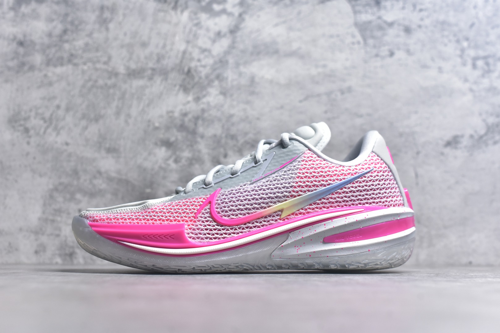 #NK AIR ZOOM G.T. CUT 实战篮球鞋 CZ0175-008 鞋身整体以多色拼接为主 全掌REACT+ZOOM STROBEL+后跟ZOOM 离地面更近的设计提供更快的反应速度 轻质双层网质鞋面 鞋面部分区域加强提供更好的控制力 低密度材料制成的鞋舌轻质舒适 后跟处分别配有“GT”字样和全新的鞋款系列Logo 男女鞋 尺码：40-46-选品中心