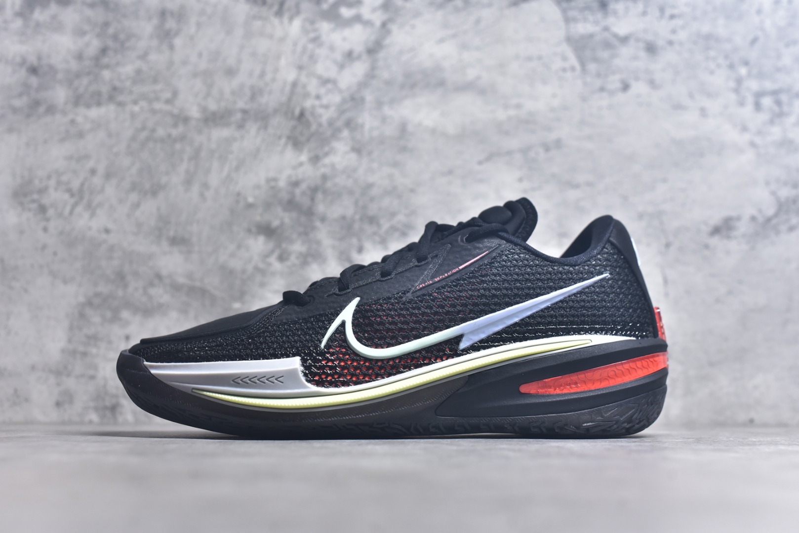 #NK AIR ZOOM G.T. CUT 实战篮球鞋 CZ0176-001 鞋身整体以多色拼接为主 全掌REACT+ZOOM STROBEL+后跟ZOOM 离地面更近的设计提供更快的反应速度 轻质双层网质鞋面 鞋面部分区域加强提供更好的控制力 低密度材料制成的鞋舌轻质舒适 后跟处分别配有“GT”字样和全新的鞋款系列Logo 男女鞋 尺码：40-46-选品中心