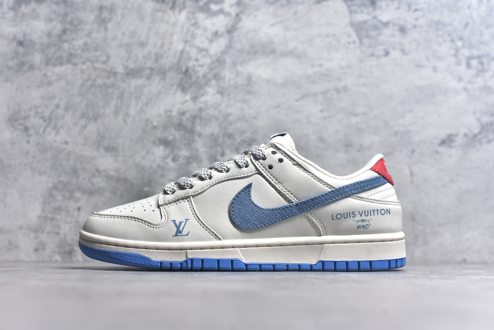 #Nike SB Dunk Low“ LV联名——夏季冰蓝红” 周年高端定制 低帮休闲板鞋 定制鞋盒 大厂纯原品质出货 超高清洁度 皮料切割干净无任何毛边 细节完美 货号：SM6668-101 尺码：36 36.5 37.5 38 38.5 39 40 40.5 41 42 42.5 43 44 44.5 45-选品中心