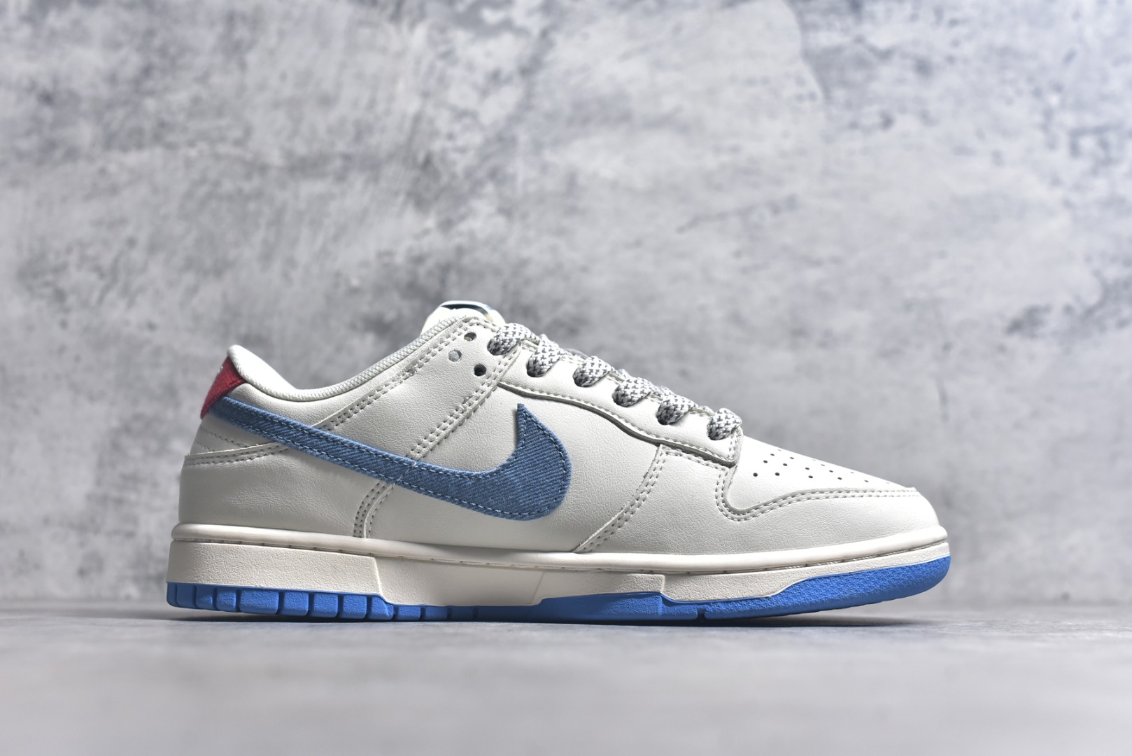 图片[3]-#Nike SB Dunk Low“ LV联名——夏季冰蓝红” 周年高端定制 低帮休闲板鞋 定制鞋盒 大厂纯原品质出货 超高清洁度 皮料切割干净无任何毛边 细节完美 货号：SM6668-101 尺码：36 36.5 37.5 38 38.5 39 40 40.5 41 42 42.5 43 44 44.5 45-选品中心