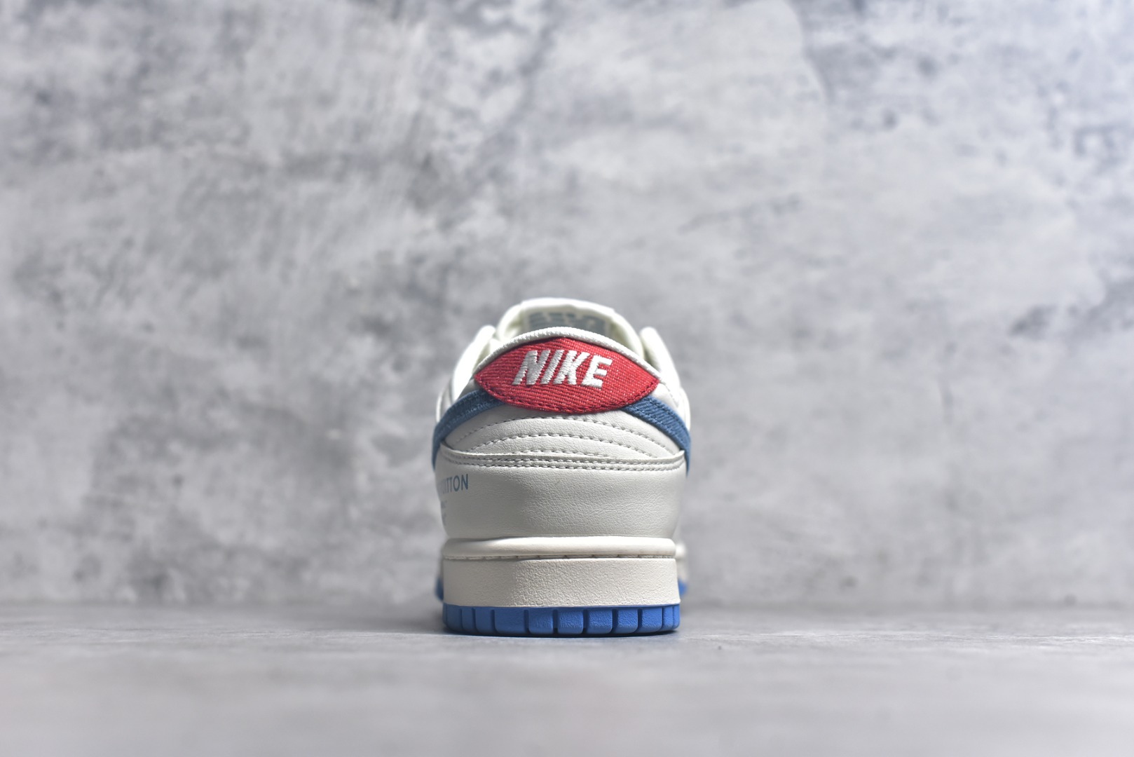 图片[5]-#Nike SB Dunk Low“ LV联名——夏季冰蓝红” 周年高端定制 低帮休闲板鞋 定制鞋盒 大厂纯原品质出货 超高清洁度 皮料切割干净无任何毛边 细节完美 货号：SM6668-101 尺码：36 36.5 37.5 38 38.5 39 40 40.5 41 42 42.5 43 44 44.5 45-选品中心