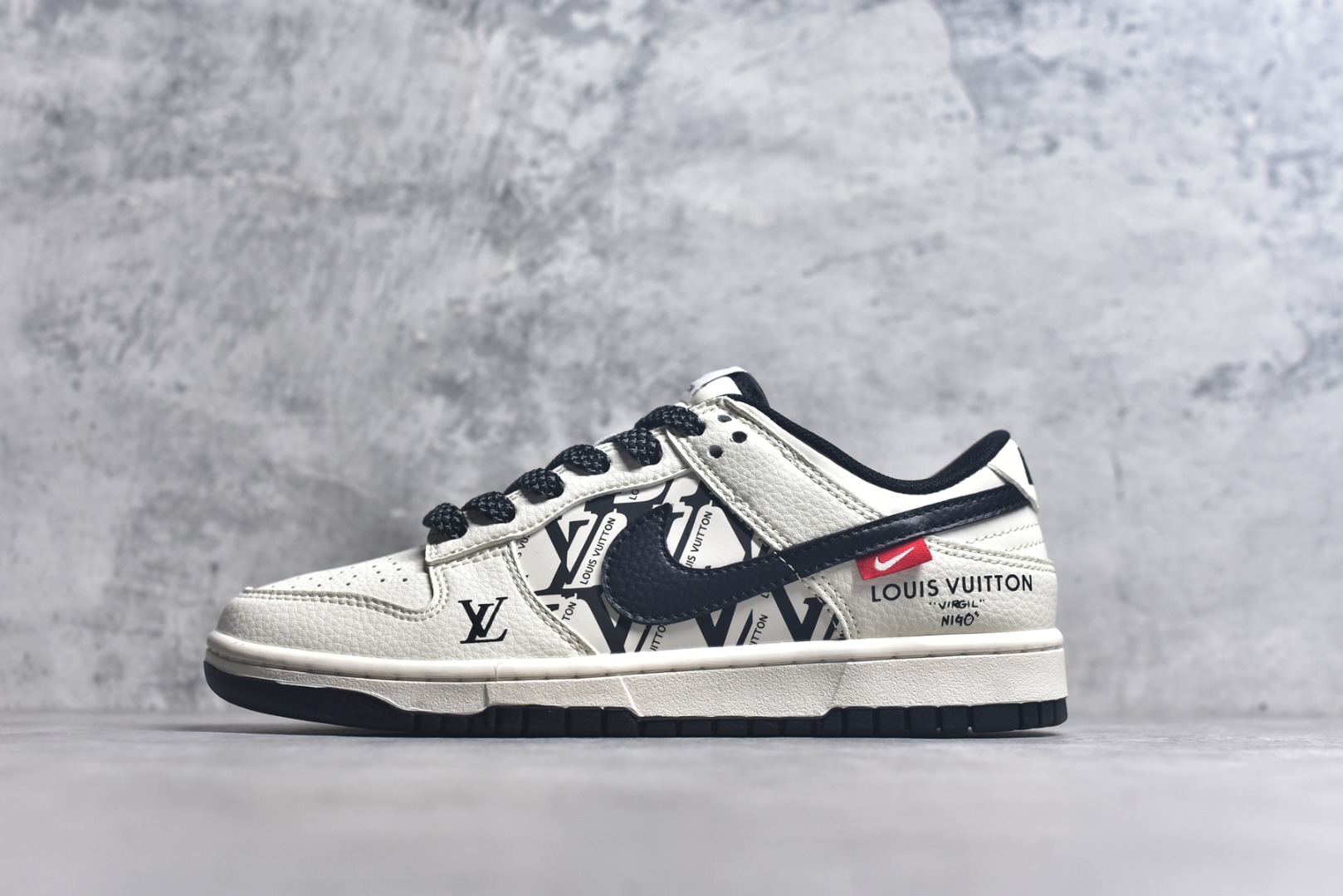 #Nike SB Dunk Low LV联名 印花米黑 高端定制 低帮休闲板鞋 QW5836-021 #定制鞋盒 大厂纯原品质出货 超高清洁度 皮料切割干净无任何毛边 细节完美 尺码：36 36.5 37.5 38 38.5 39 40 40.5 41 42 42.5 43 44 44.5 45 9.E5-选品中心