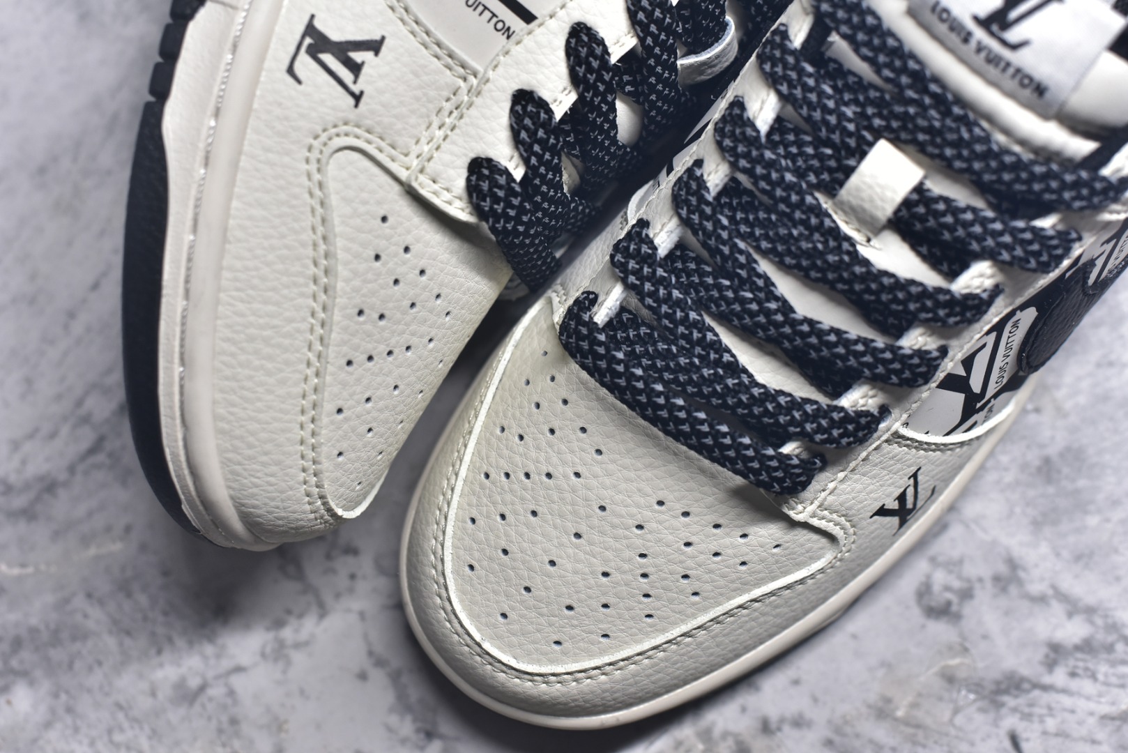 图片[8]-#Nike SB Dunk Low LV联名 印花米黑 高端定制 低帮休闲板鞋 QW5836-021 #定制鞋盒 大厂纯原品质出货 超高清洁度 皮料切割干净无任何毛边 细节完美 尺码：36 36.5 37.5 38 38.5 39 40 40.5 41 42 42.5 43 44 44.5 45 9.E5-选品中心
