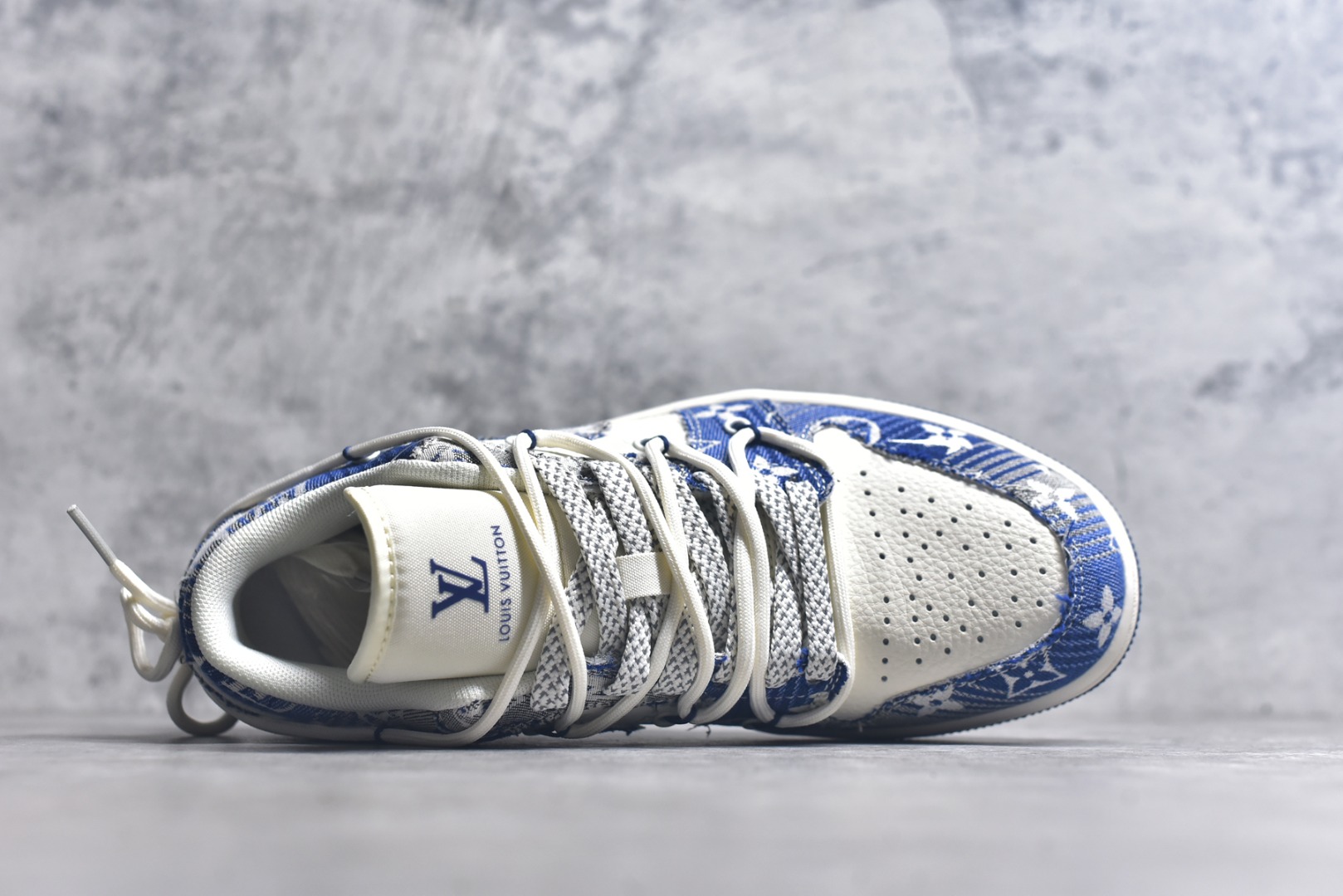 图片[4]-#Air Jordan 1 Low AJ1 乔1 LV联名 蓝花布抽绳 高端定制 低帮复古篮球鞋 YX5066-373 #定制鞋盒 大厂纯原品质出货 超高清洁度 皮料切割干净无任何毛边 细节完美 尺码：36 36.5 37.5 38 38.5 39 40 40.5 41 42 42.5 43 44 44.5 45 9.E5-选品中心