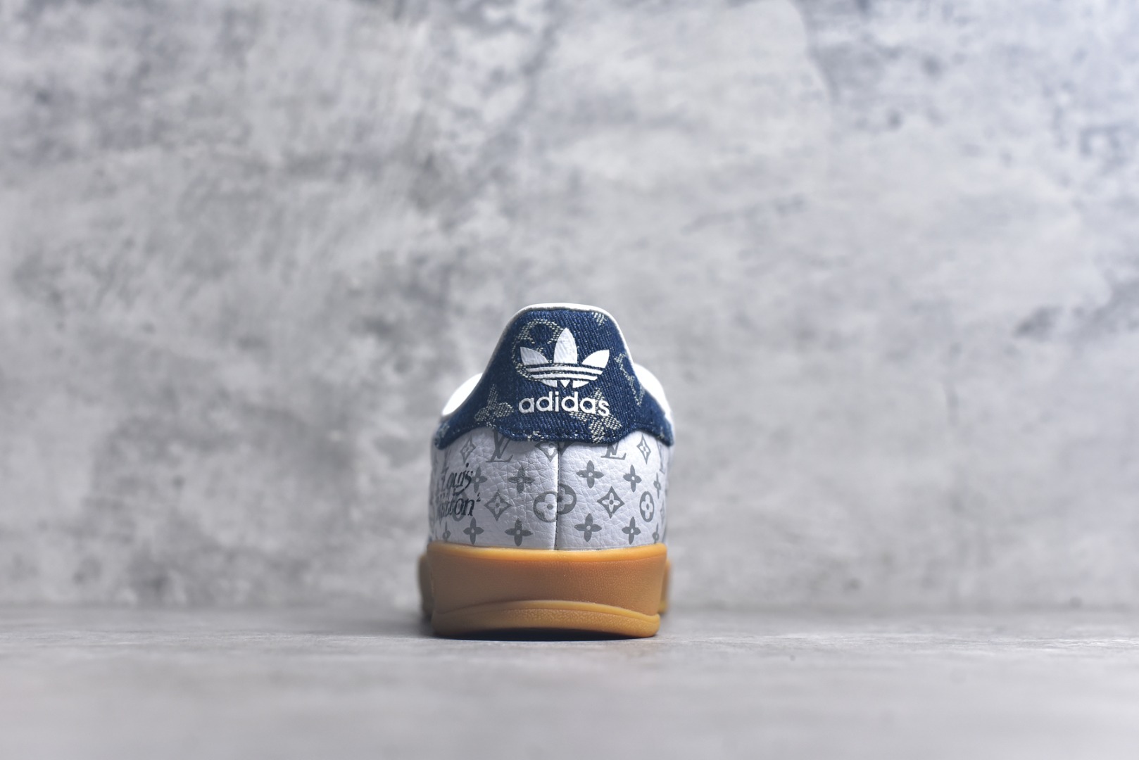 图片[5]-#adidas 德训鞋 “LV联名-白蓝牛仔”高端定制 夜光效果 大厂纯原品质出货 超高清洁度 细节完美 舒适百搭 低帮休闲板鞋 男女同款 货号：SC9207-727 尺码：36 36.5 37.5 38 38.5 39 40 40.5 41 42 42.5 43 44 44.5 45-选品中心